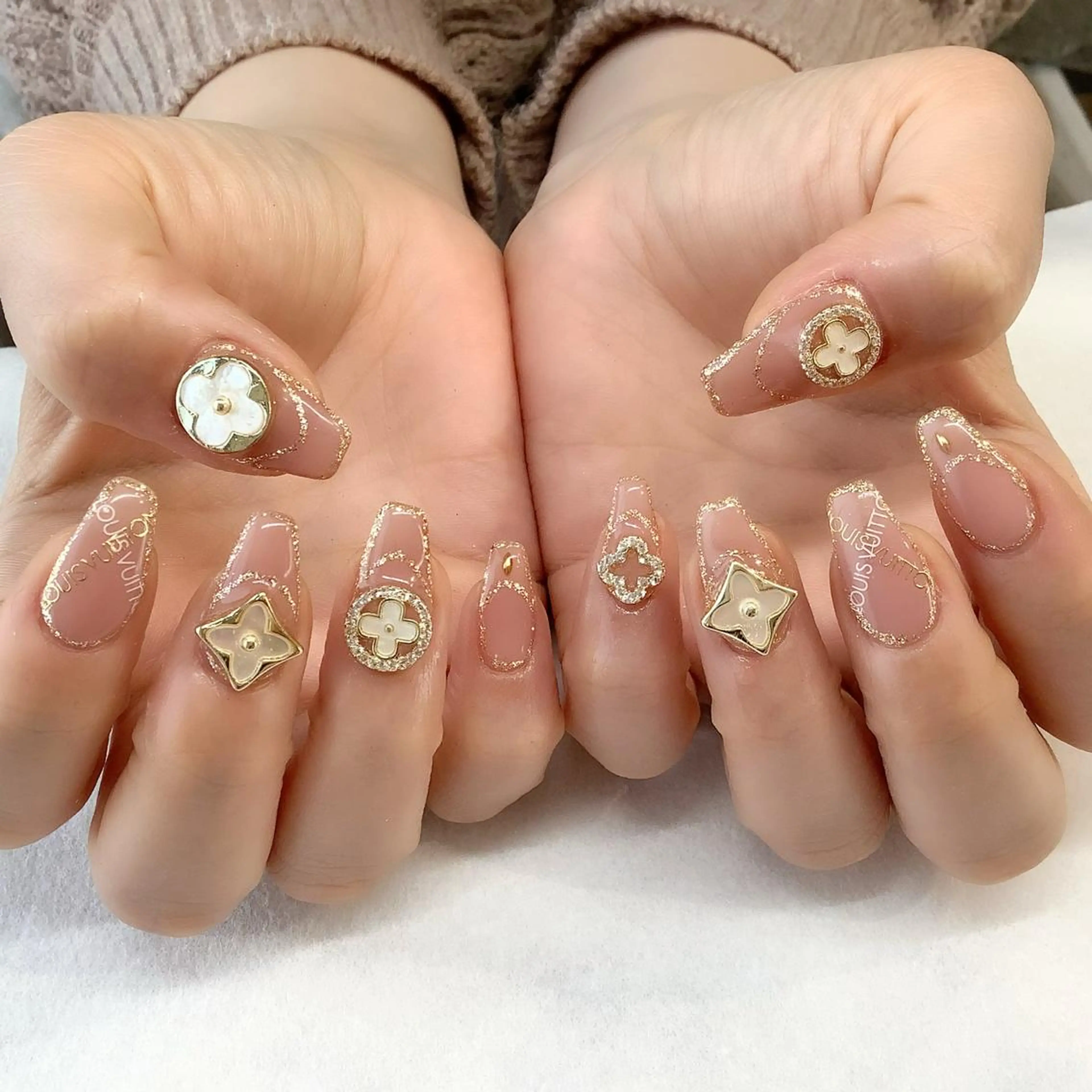 ネイル ハンドネイル 💎🐰 saki. m 🐰💎のネイルデザイン