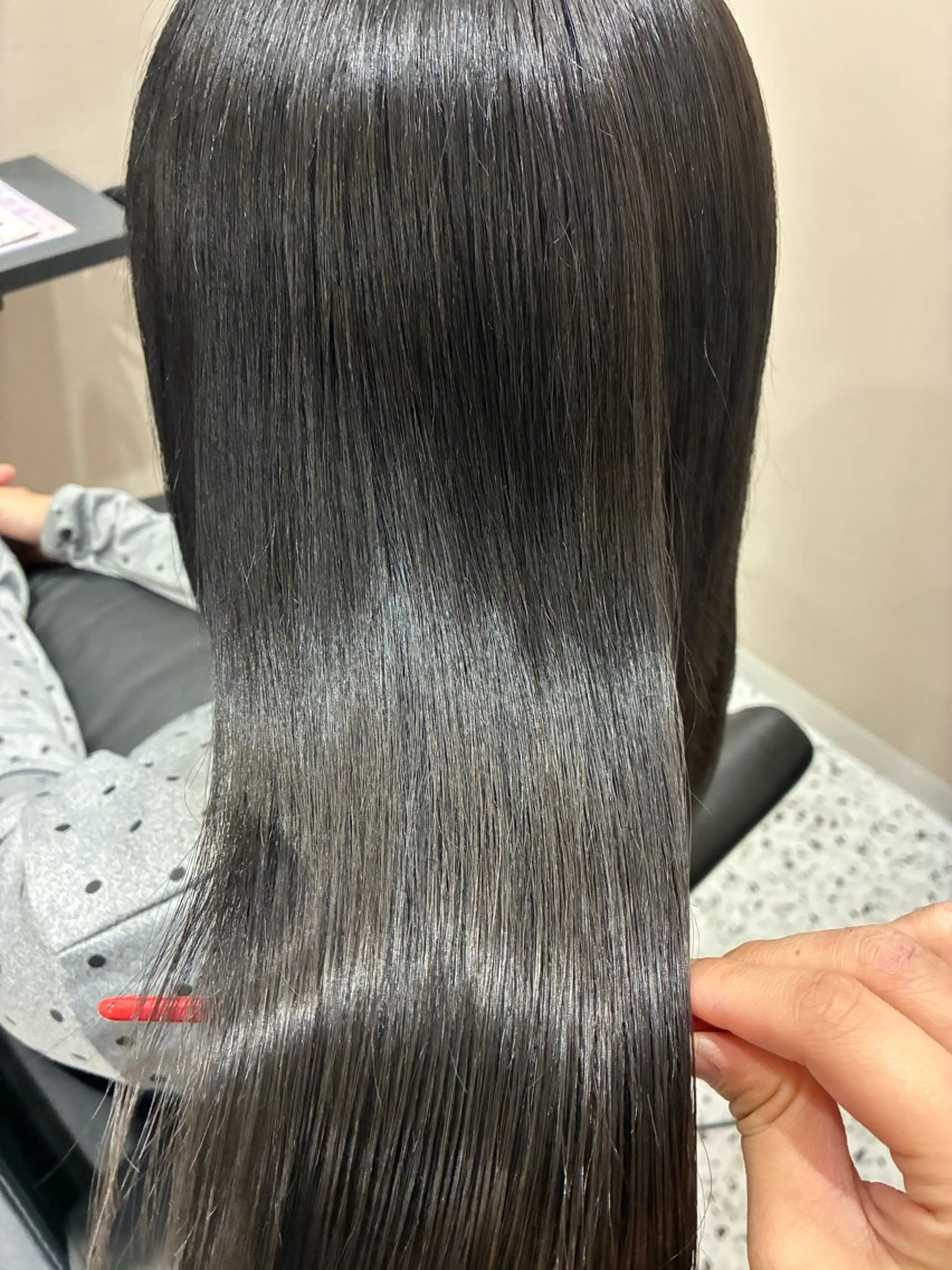 セミロング カラー ダークグレー ヘアカラー 美髪×髪質改善 🖤Yukineのヘアスタイル