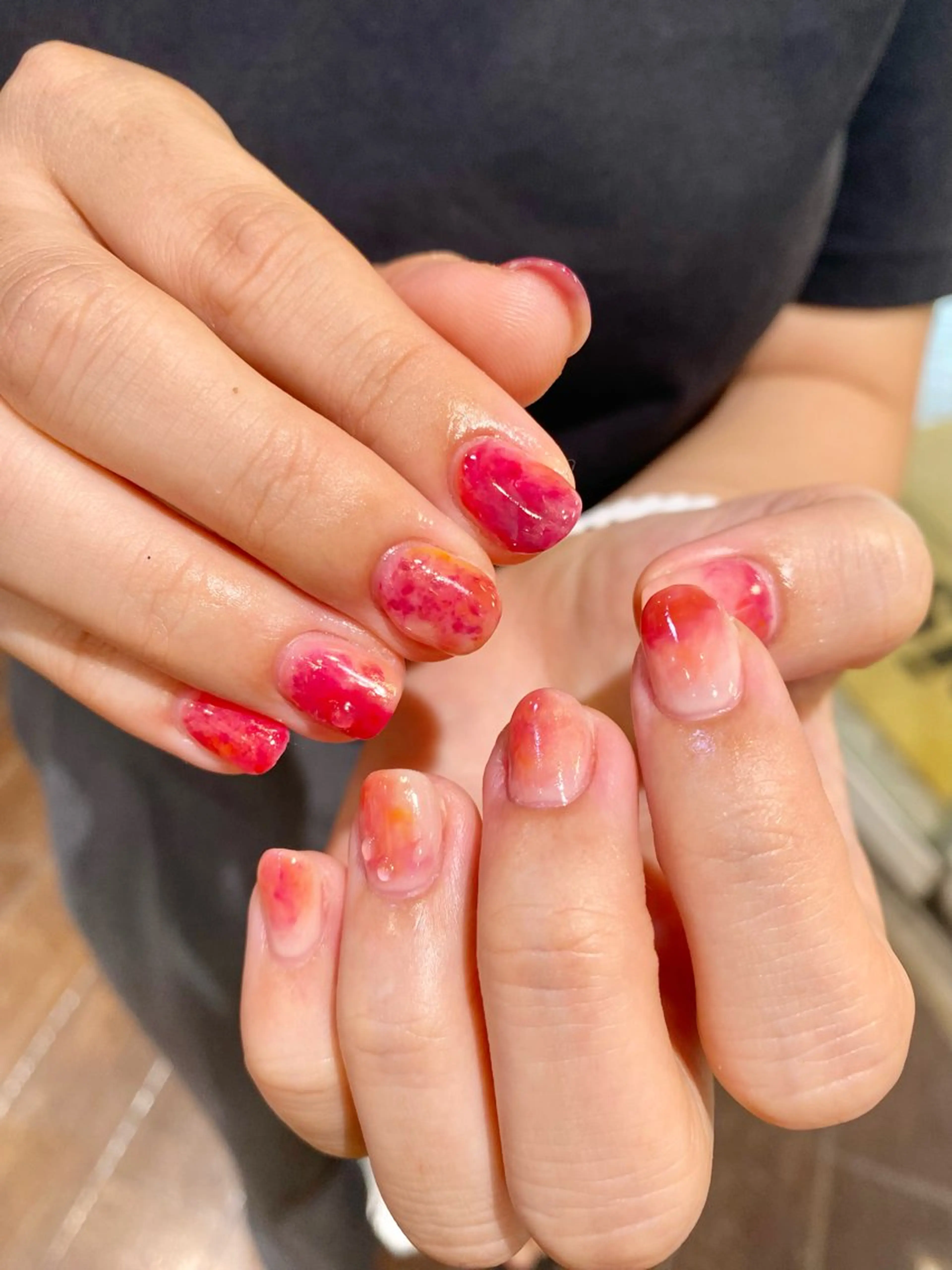 ネイル ブルー ジェルネイル ワンカラーネイル パラジェル ピンク メンズヘア個性派 ネイル/コトミ🐸のヘアスタイル