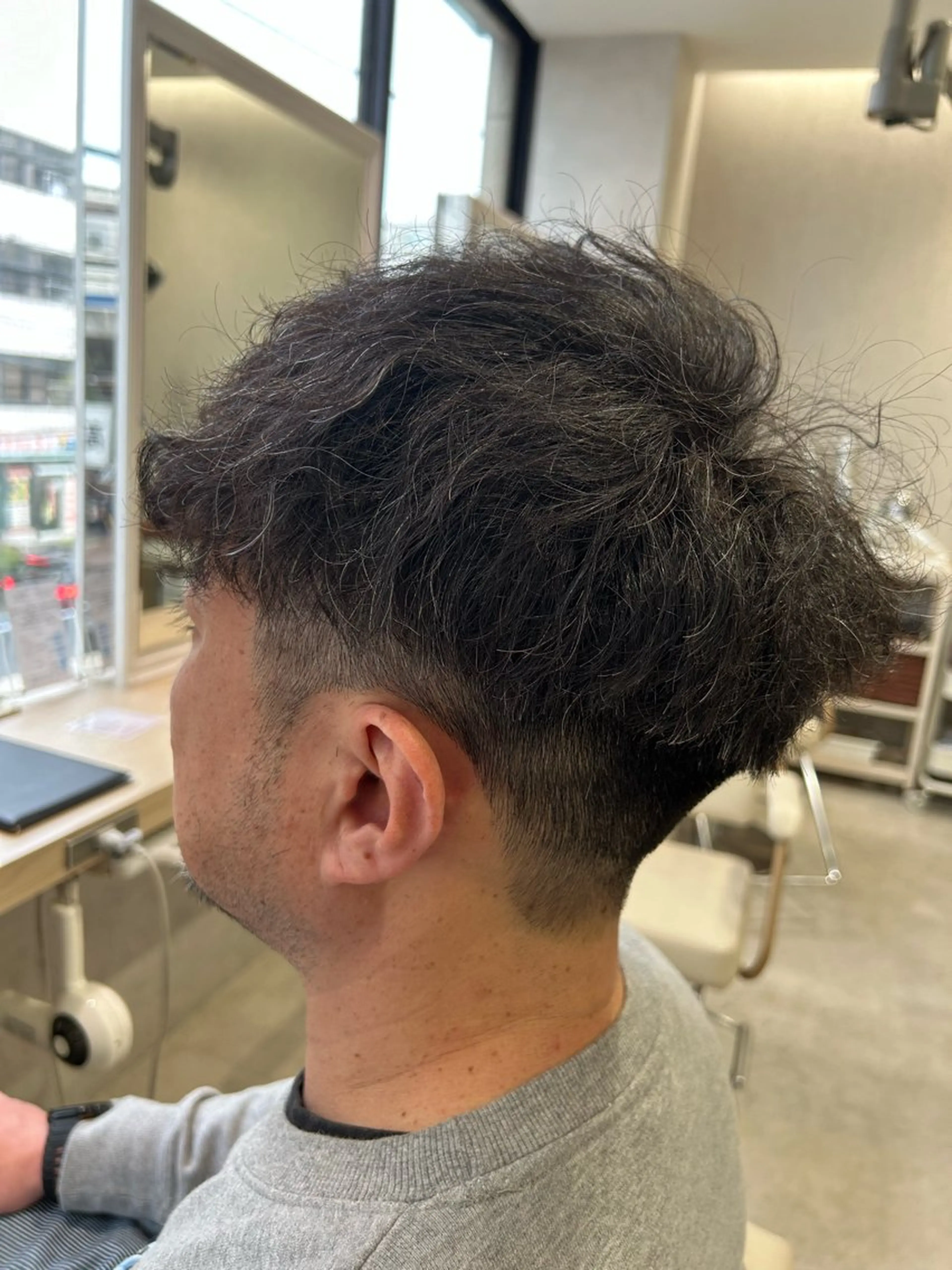 ショート パーマ メンズ 大谷 優馬のヘアスタイル