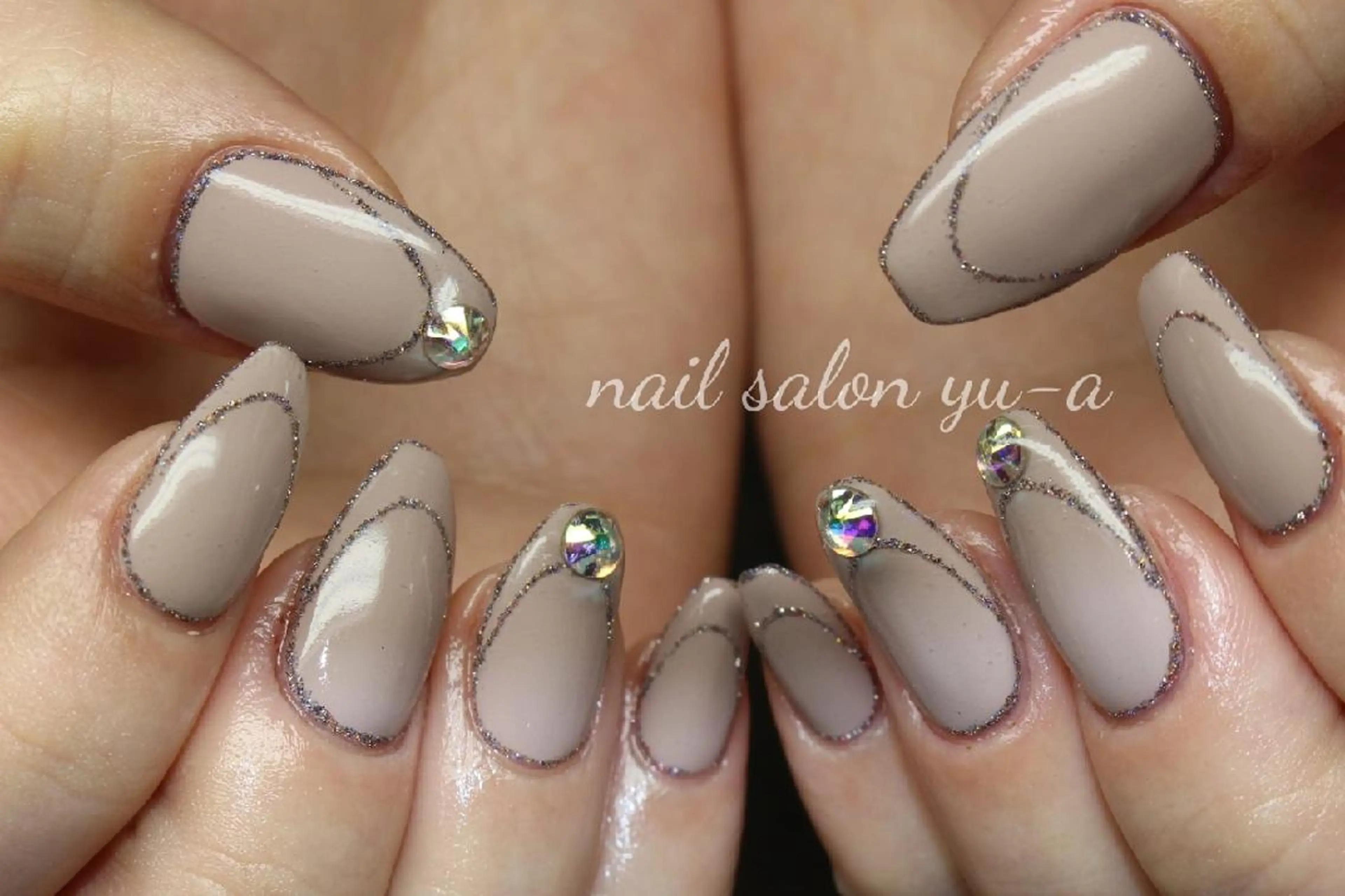 ネイル フラッシュネイル フレンチネイル ラメ(グリッター) ハンドネイル ネイル＆ホワイトニング   Yu-a所属・yu-a  スカルプ ネイルakiのネイルデザイン
