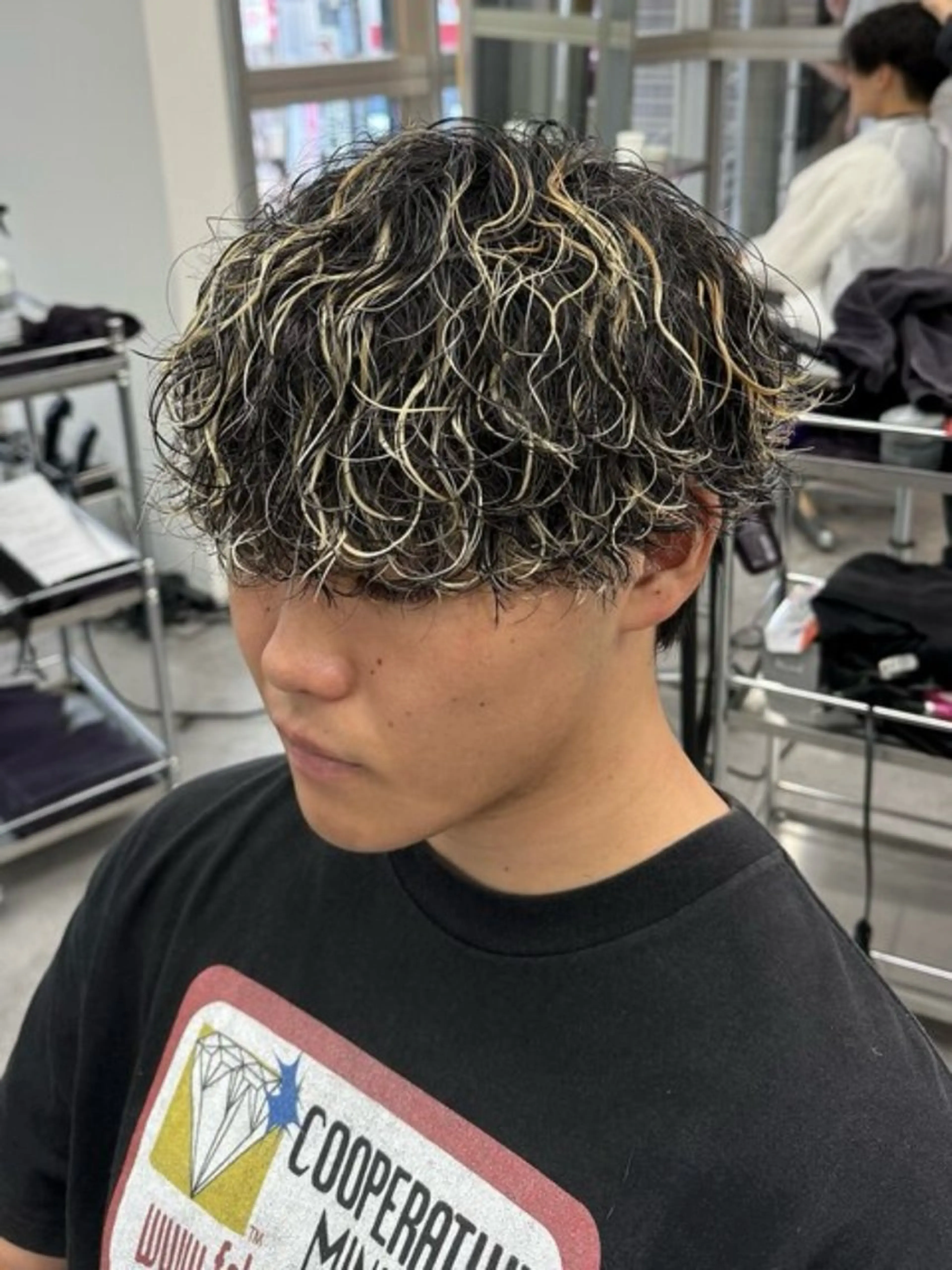 パーマ メンズ カット ヘアカラー パーマ支持率No.1 ❤️‍🔥安成弾のヘアスタイル