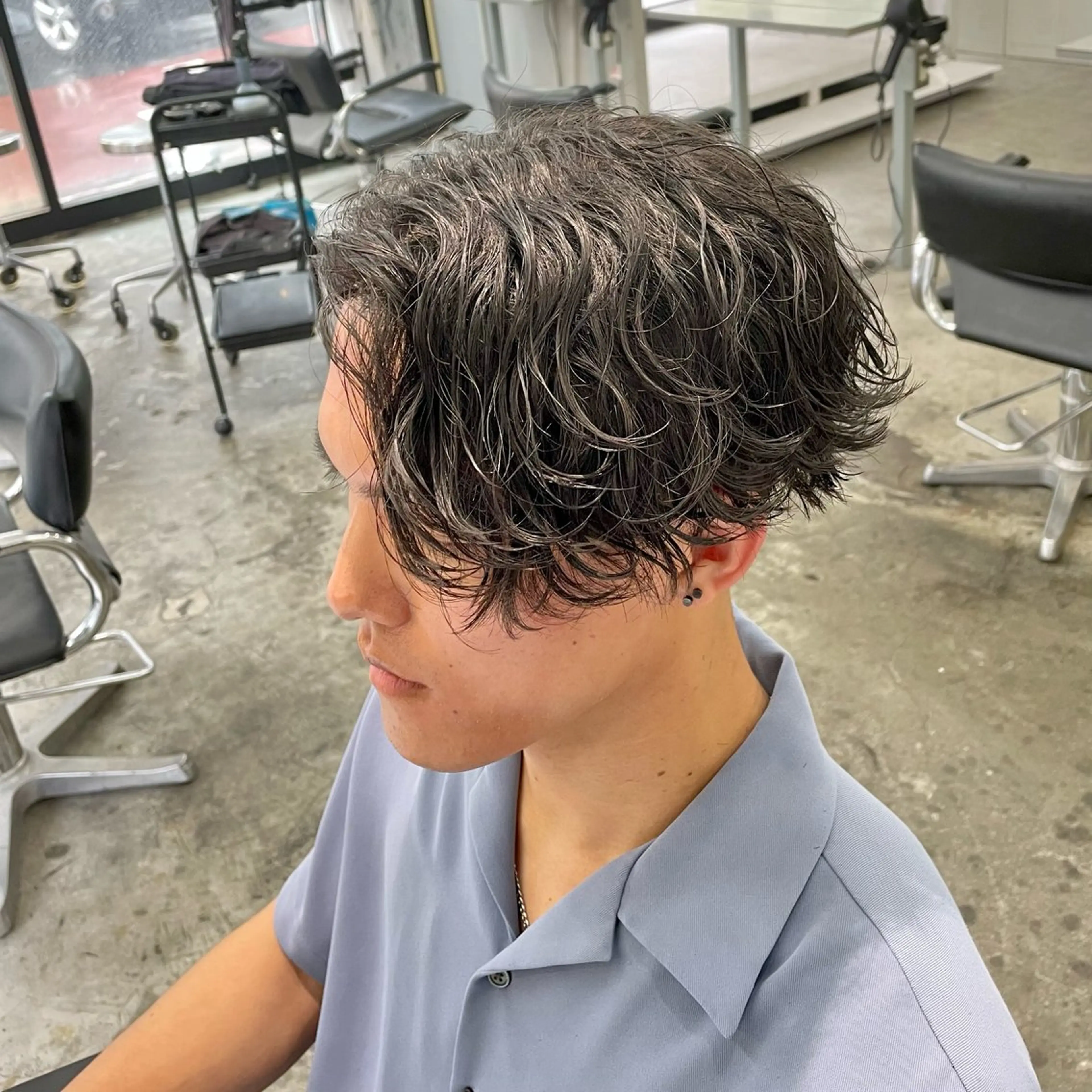 ミディアム パーマ メンズ 波巻きパーマ カット パーマ メンズ特化美容師/ 藤戸 椋のヘアスタイル