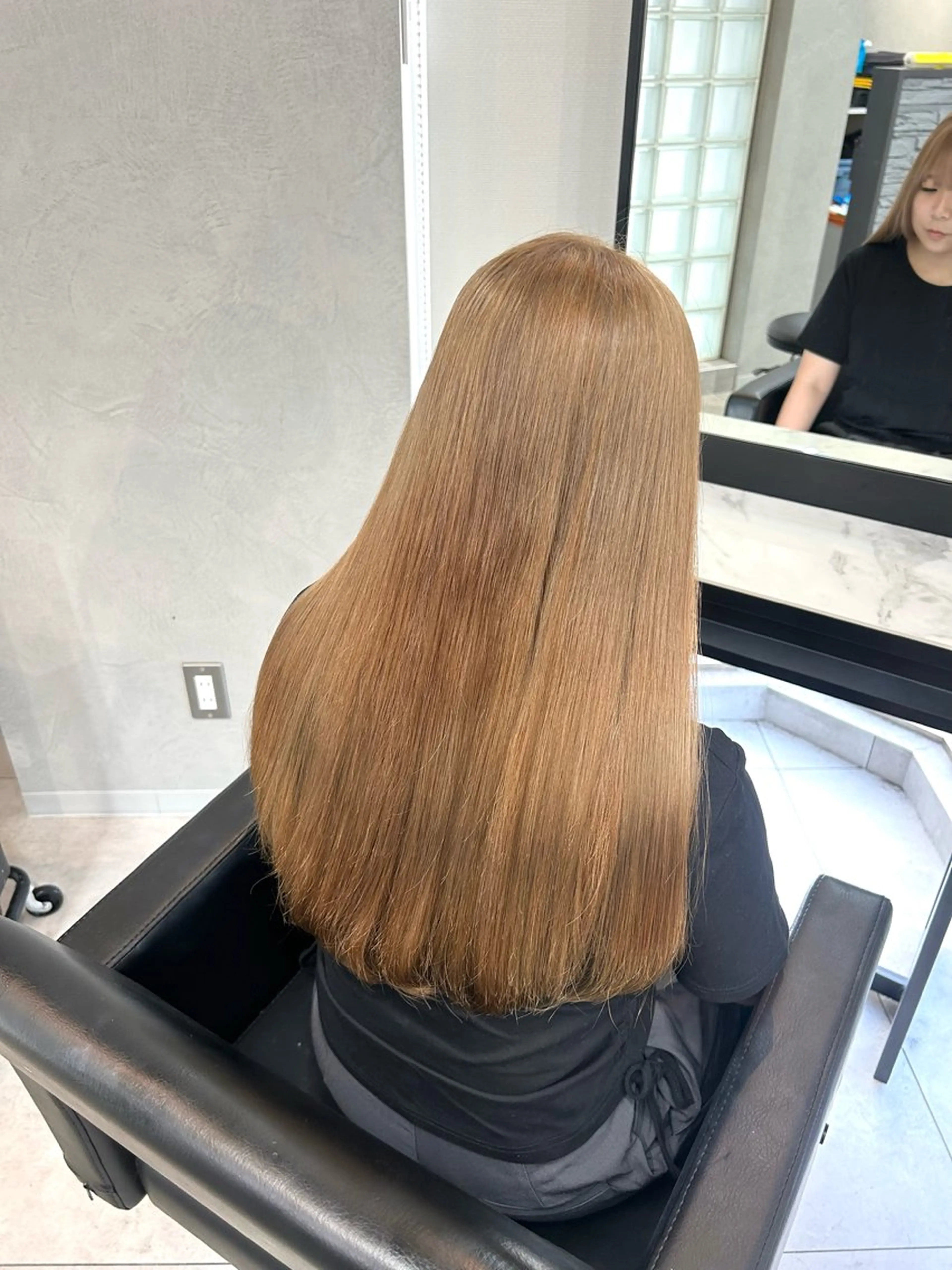 ロング カラー ブリーチ ヘアカラー トリートメント moe🎀 透明感カラーのヘアスタイル