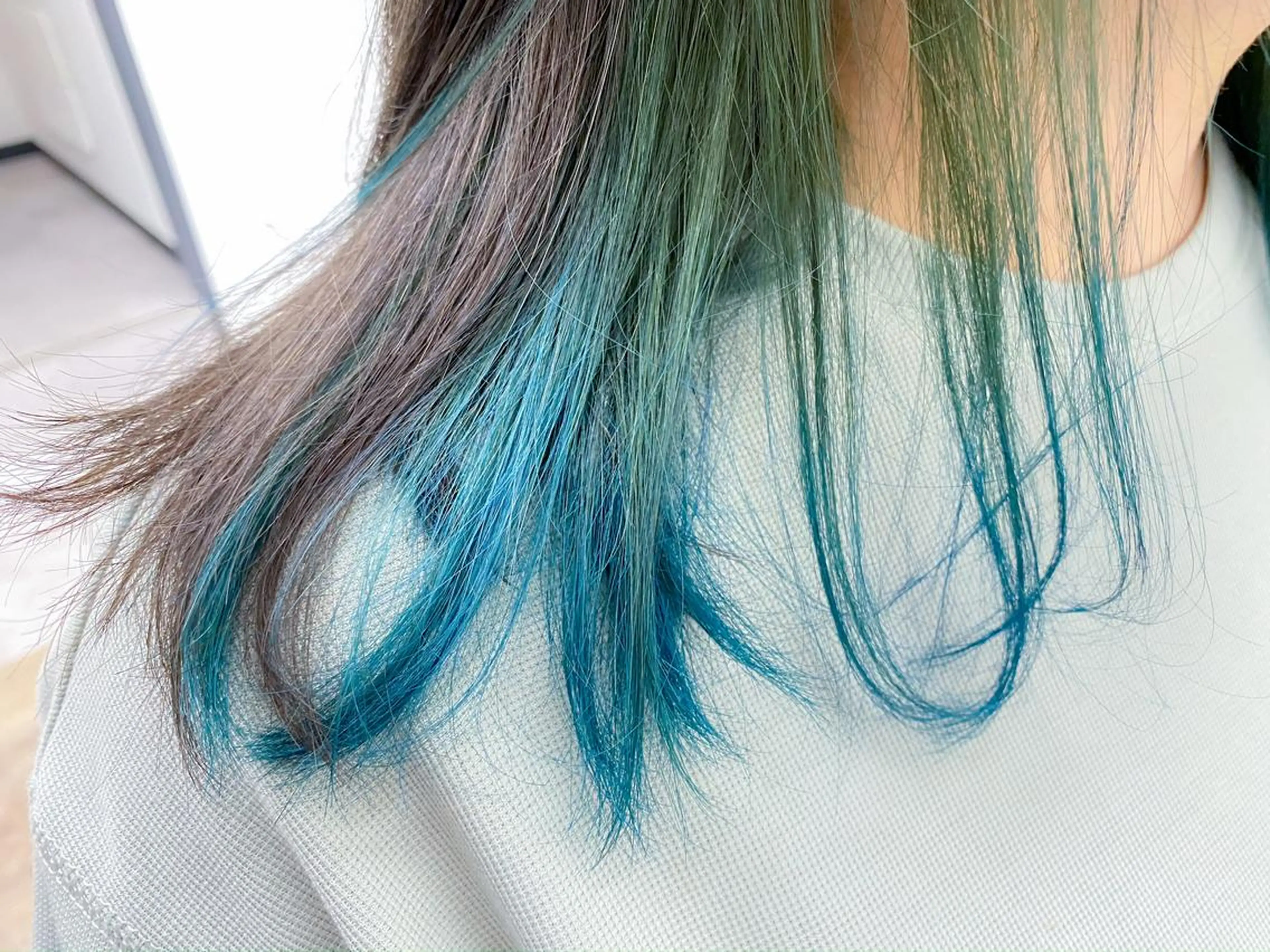 ミディアム カラー インナーカラー louwe 武藤幸世のヘアスタイル