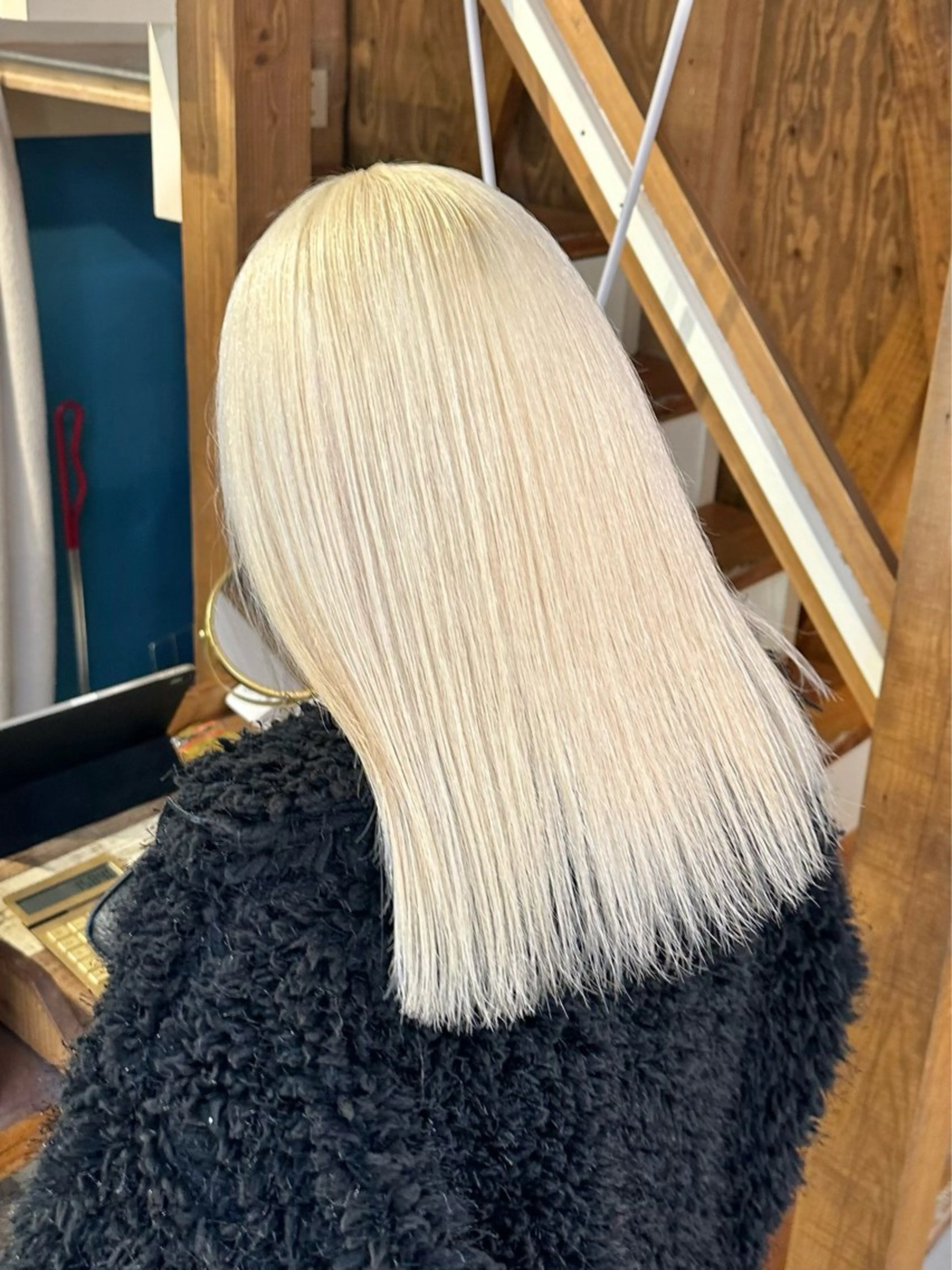 ミディアム 抜きっぱなしブロンド ササキカズマのヘアスタイル