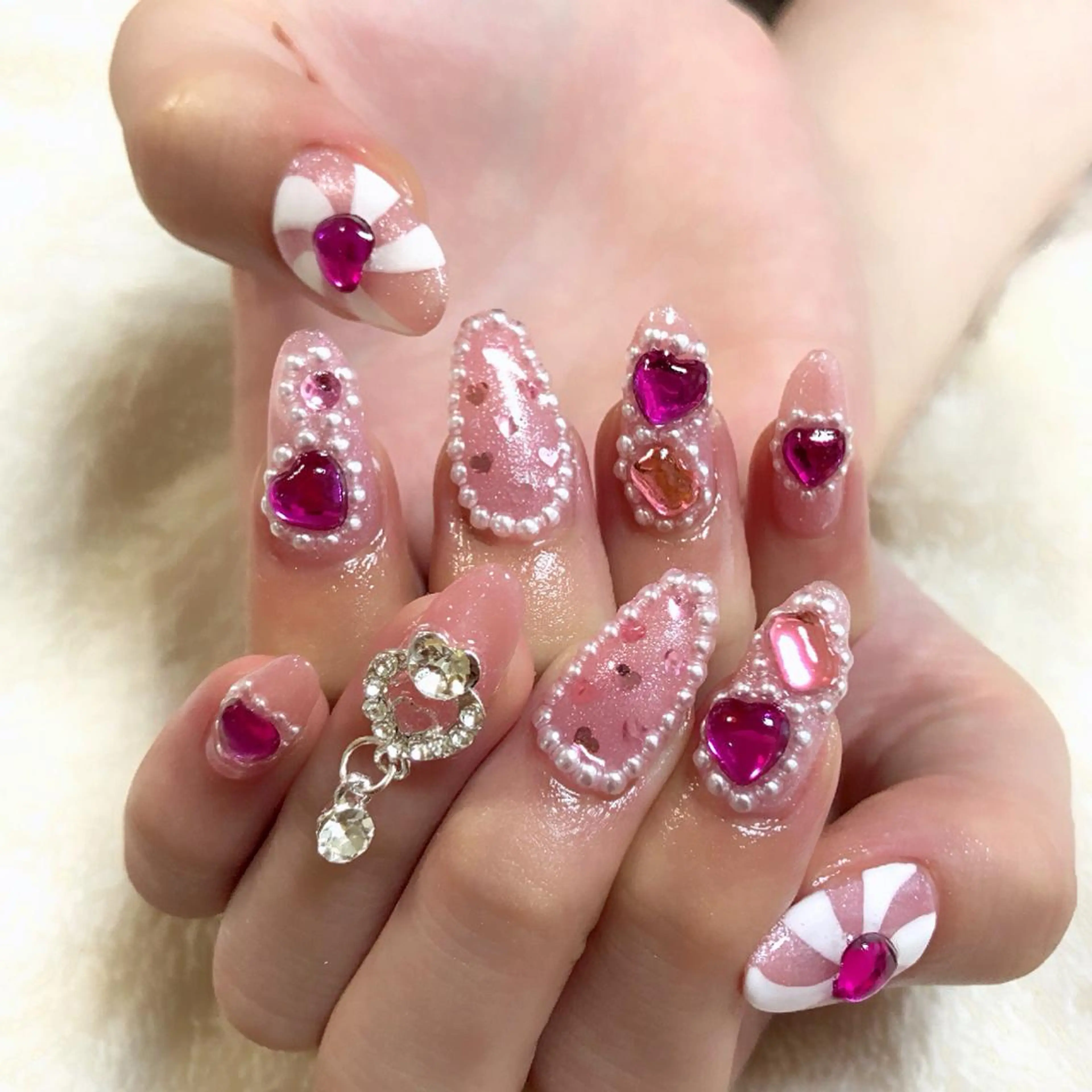 ネイル キラキラネイル ハンドネイル MAYME所属・MAYME TAMAKIのネイルデザイン