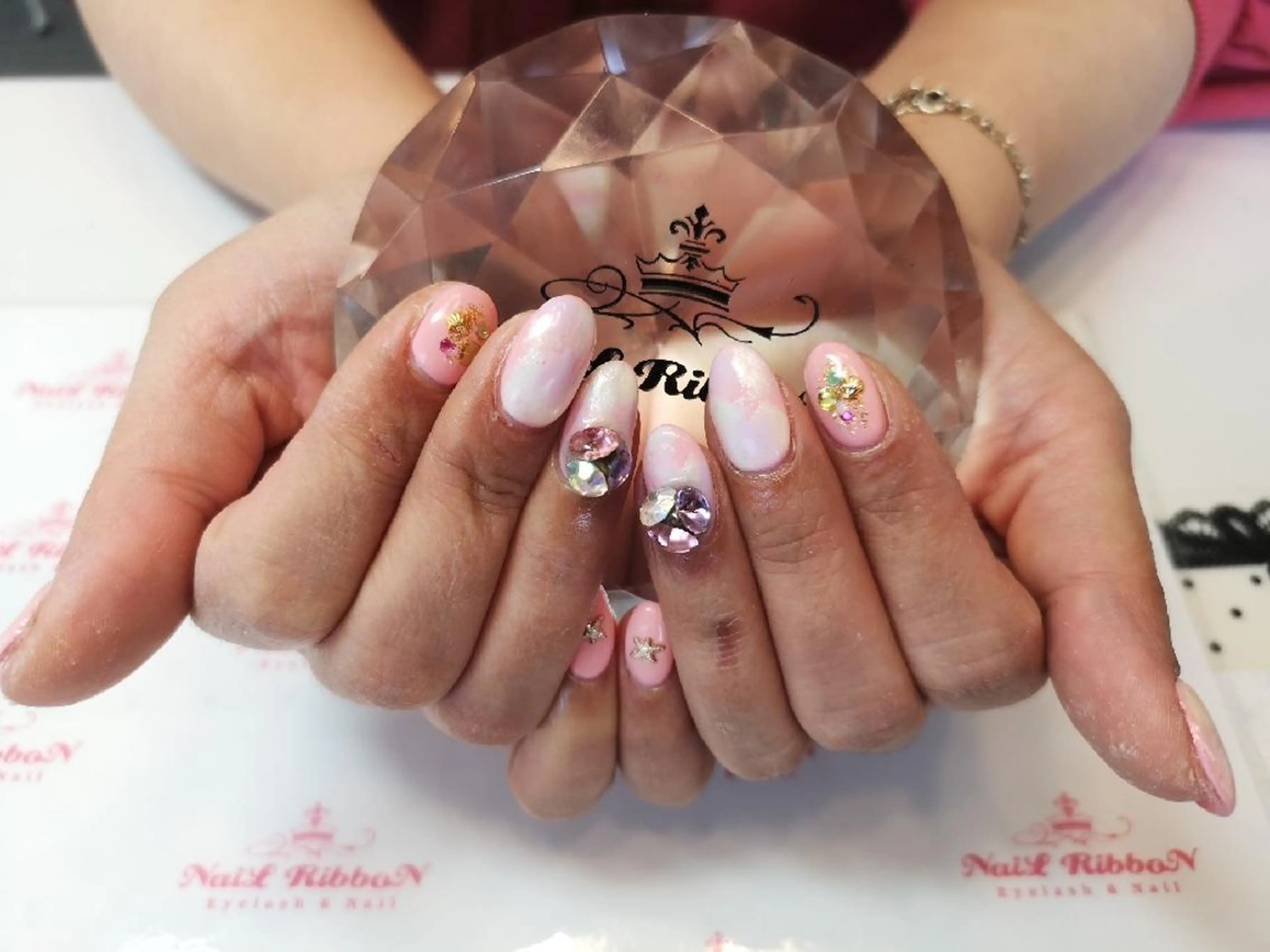 ネイル ネイルリボン 受付スタッフのネイルデザイン
