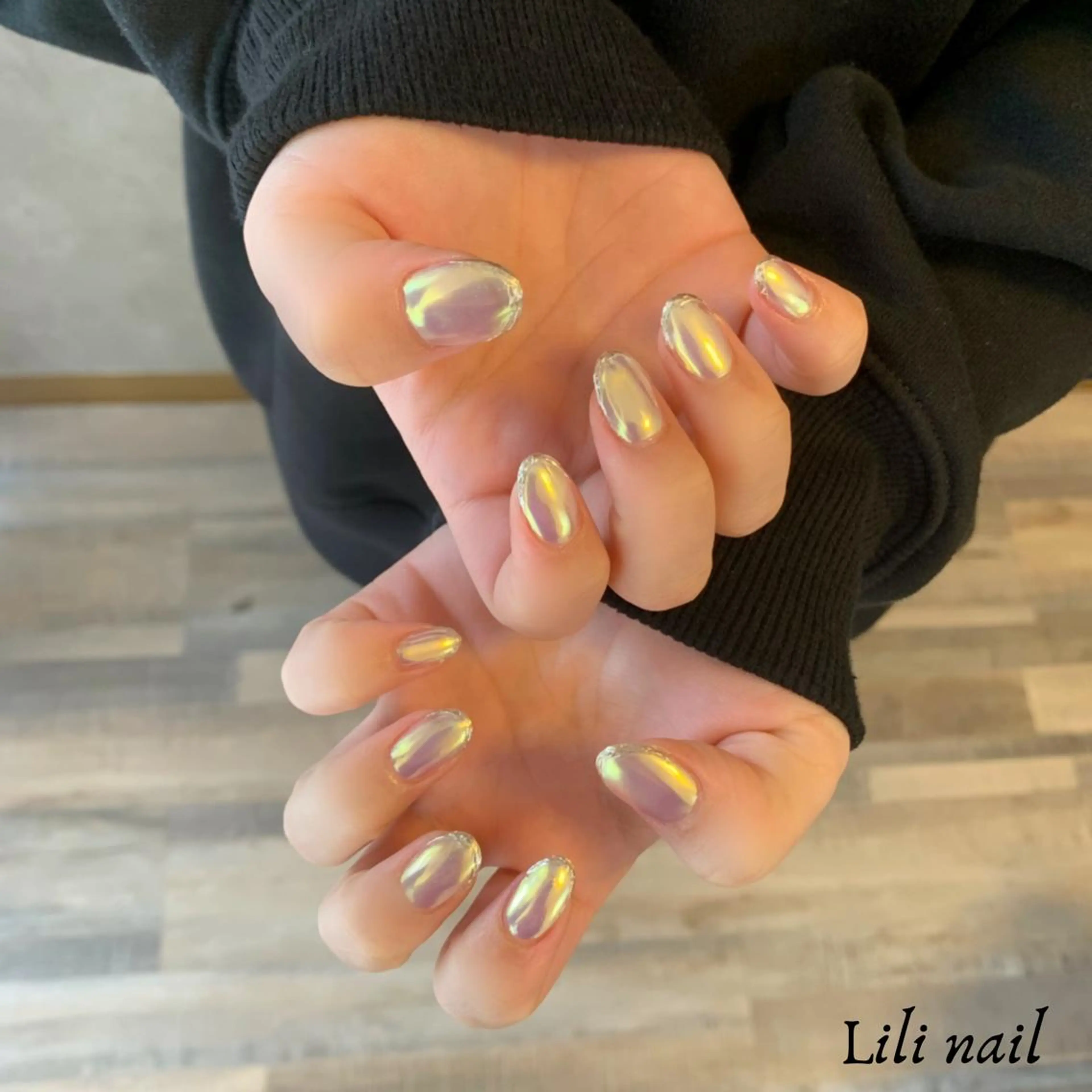 ネイル オーロラネイル フレンチネイル ミラーネイル シルバー ハンドネイル Lili beauty salon所属・Lilibeauty salonのネイルデザイン