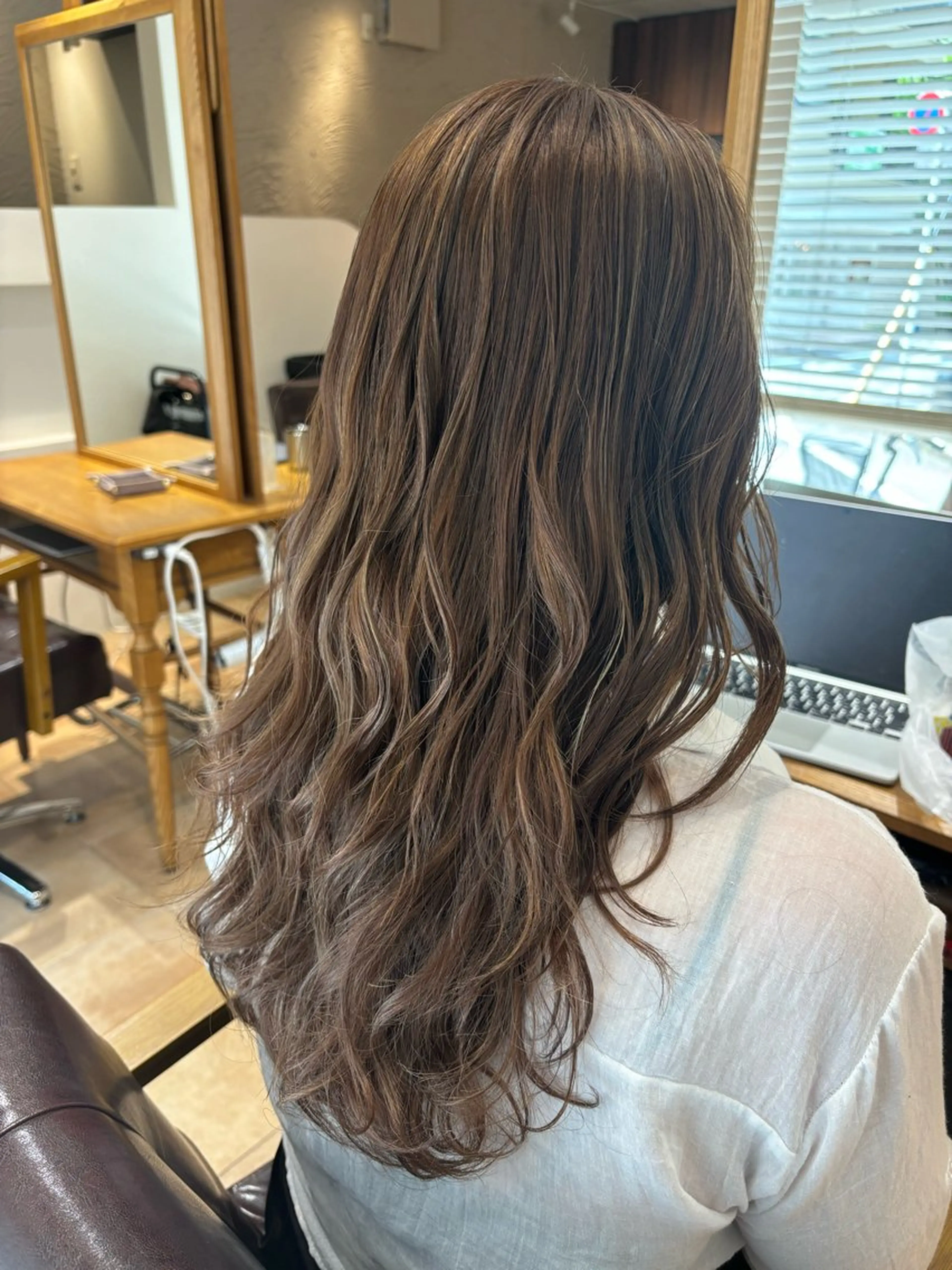 セミロング カラー グレージュ ハイライトカラー ハイライト ヘアカラー 🌈透明感カラー🌈 🌟吉田祐介🌟のヘアスタイル