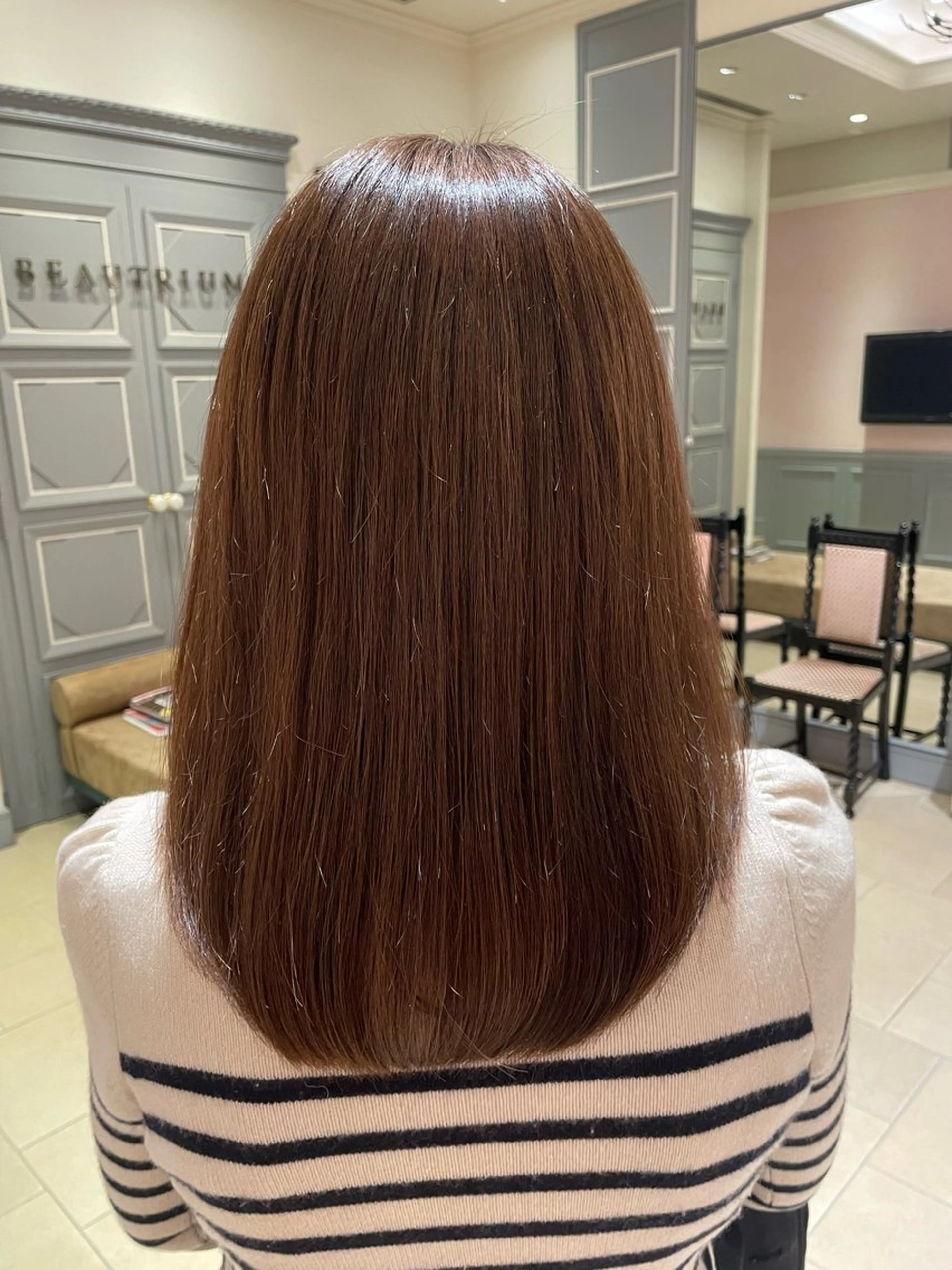 ミディアム カットモデル ヨネダのヘアスタイル