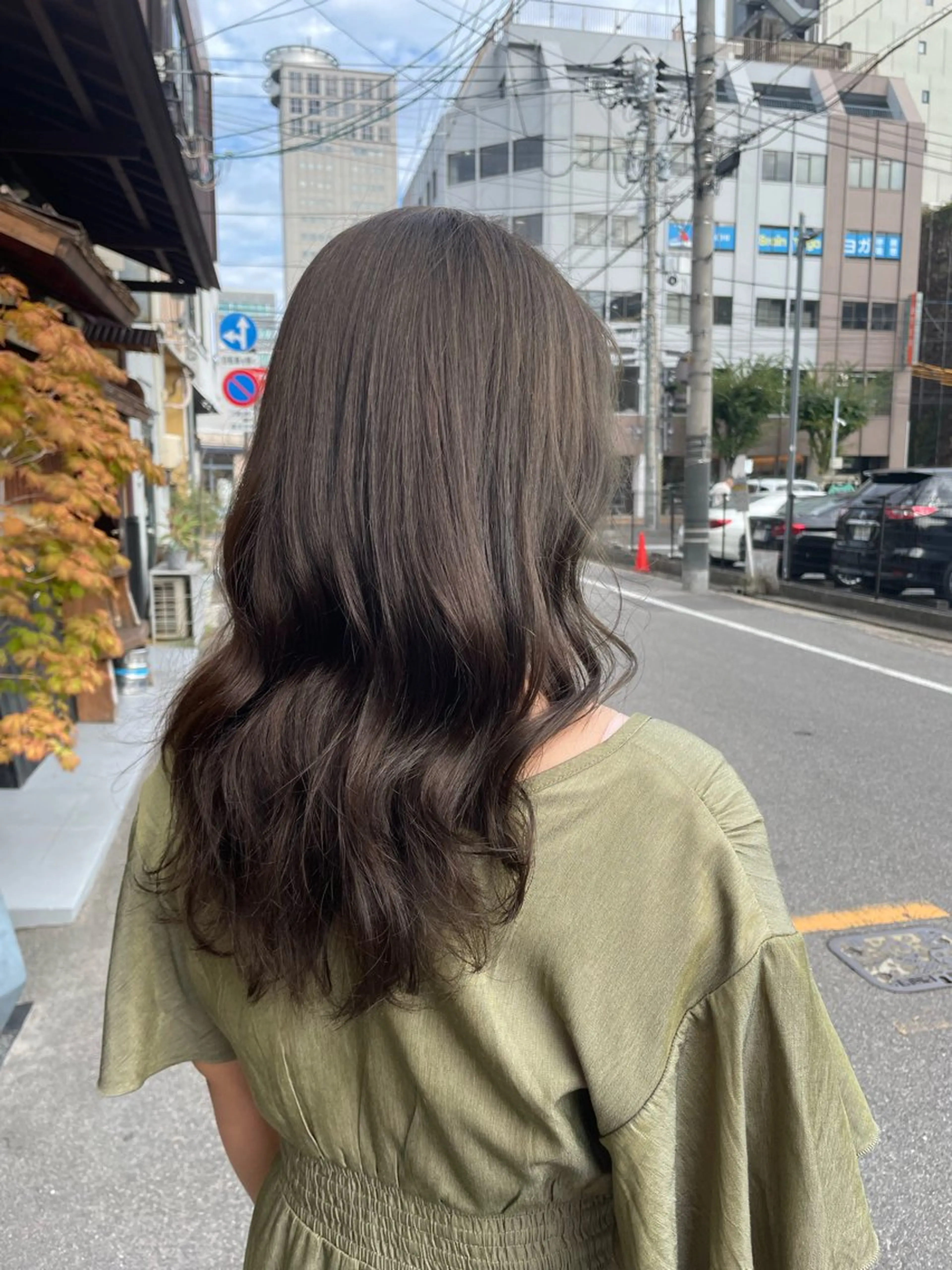 ロング カラー グレージュ オリーブグレージュ オリーブグレー レイヤーカット カット ヘアカラー APPEL hair＆eyelash所属・APPEL / fujiiのヘアスタイル