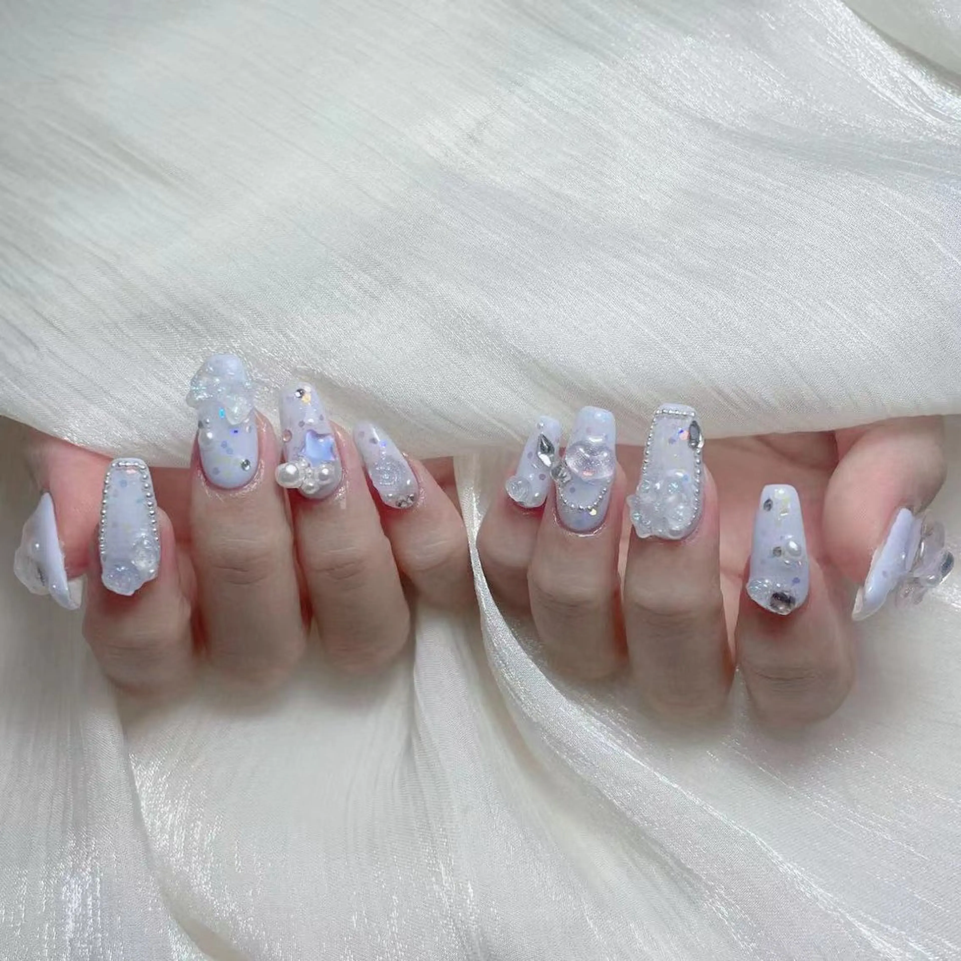 ネイル アートネイル オーロラネイル ガーリー キラキラネイル 韓国ネイル YUKI_ Monster💟のネイルデザイン