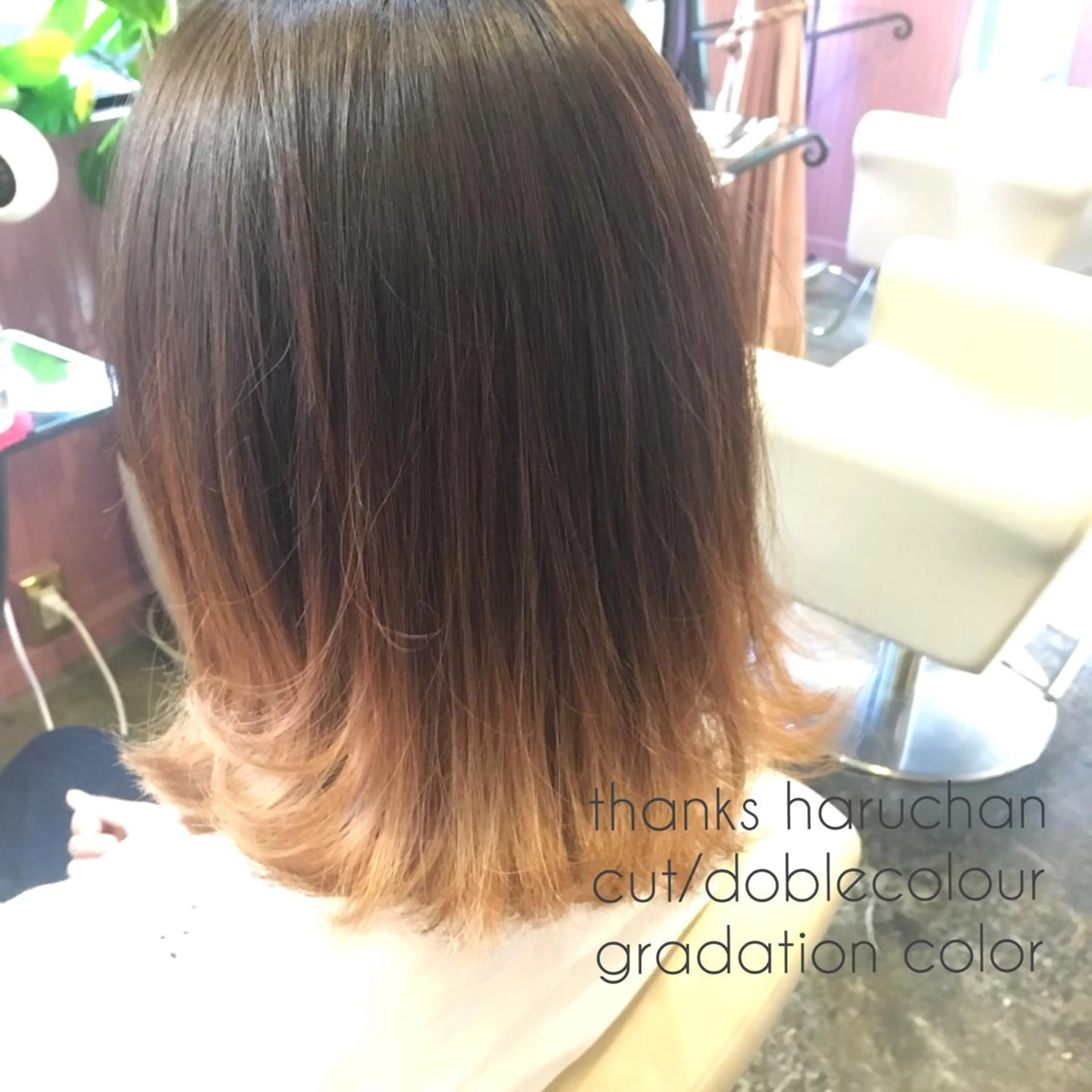 ミディアム カラー ブリーチ 表参道Lise おおいしおりのヘアスタイル