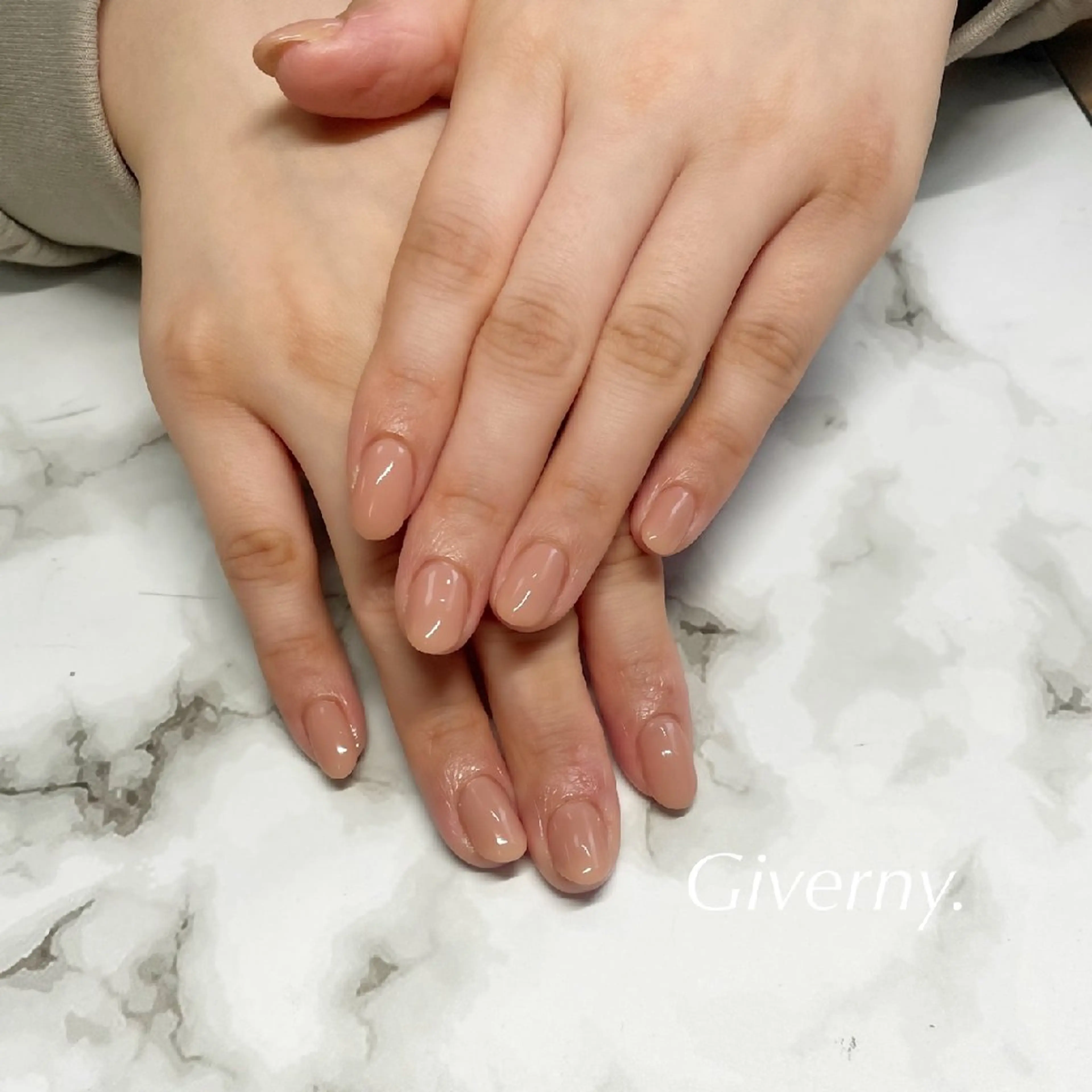 ネイル オフィスネイル ワンカラーネイル シンプルネイル ハンドネイル Giverny .のネイルデザイン