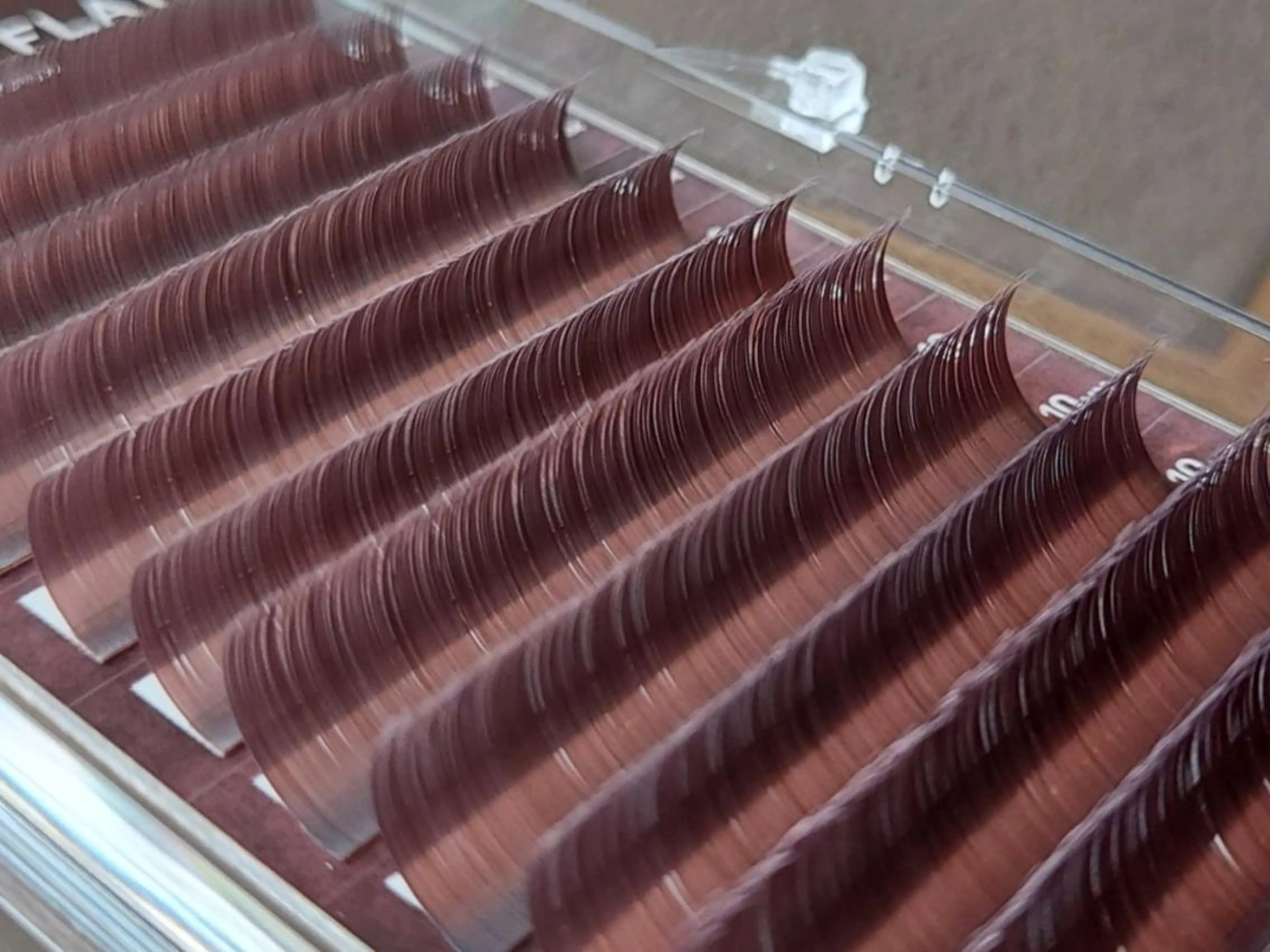 マツエク・マツパ カラーマツエク フラットラッシュ U_la所属・U_la [ウーラ] 片岡の眉毛・アイブロウイメージ