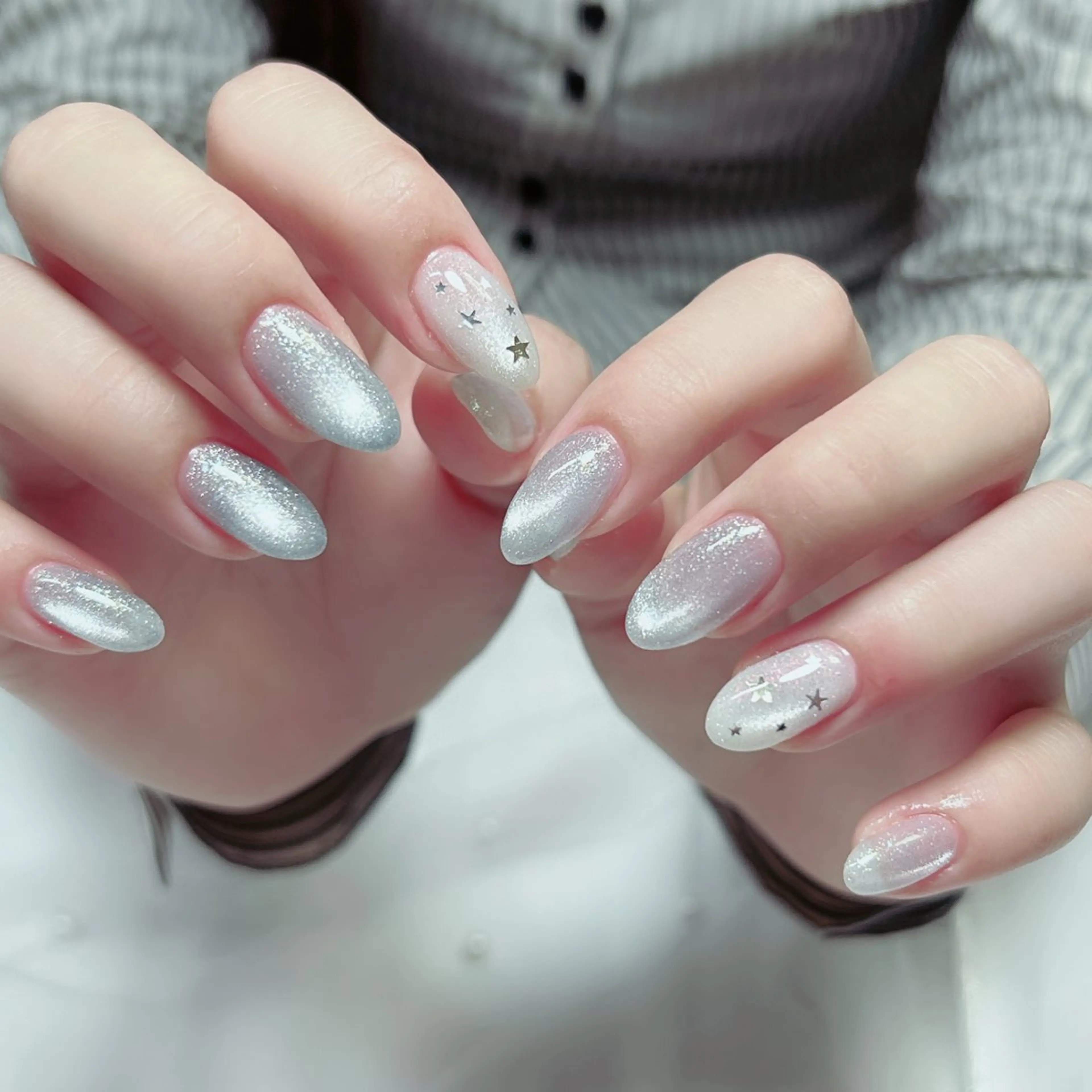 ネイル オーロラネイル フラワーネイル フレンチネイル キラキラネイル ラメ(グリッター) ハンドネイル Cute Tips nailのネイルデザイン