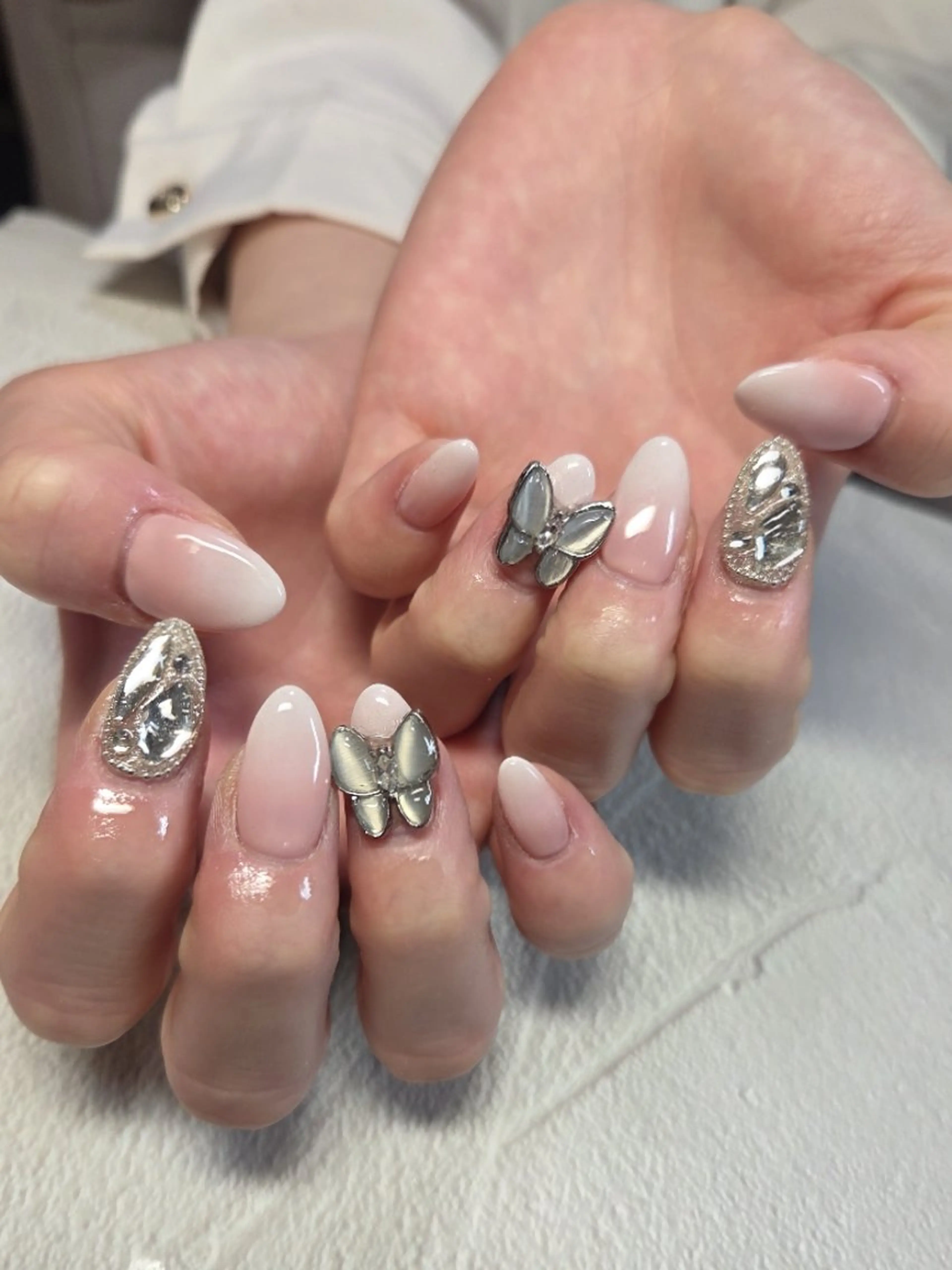 ネイル ジェルネイル グラデーション 持ち込み パラジェル 赤色 ハンドネイル flure de neige yukiのネイルデザイン