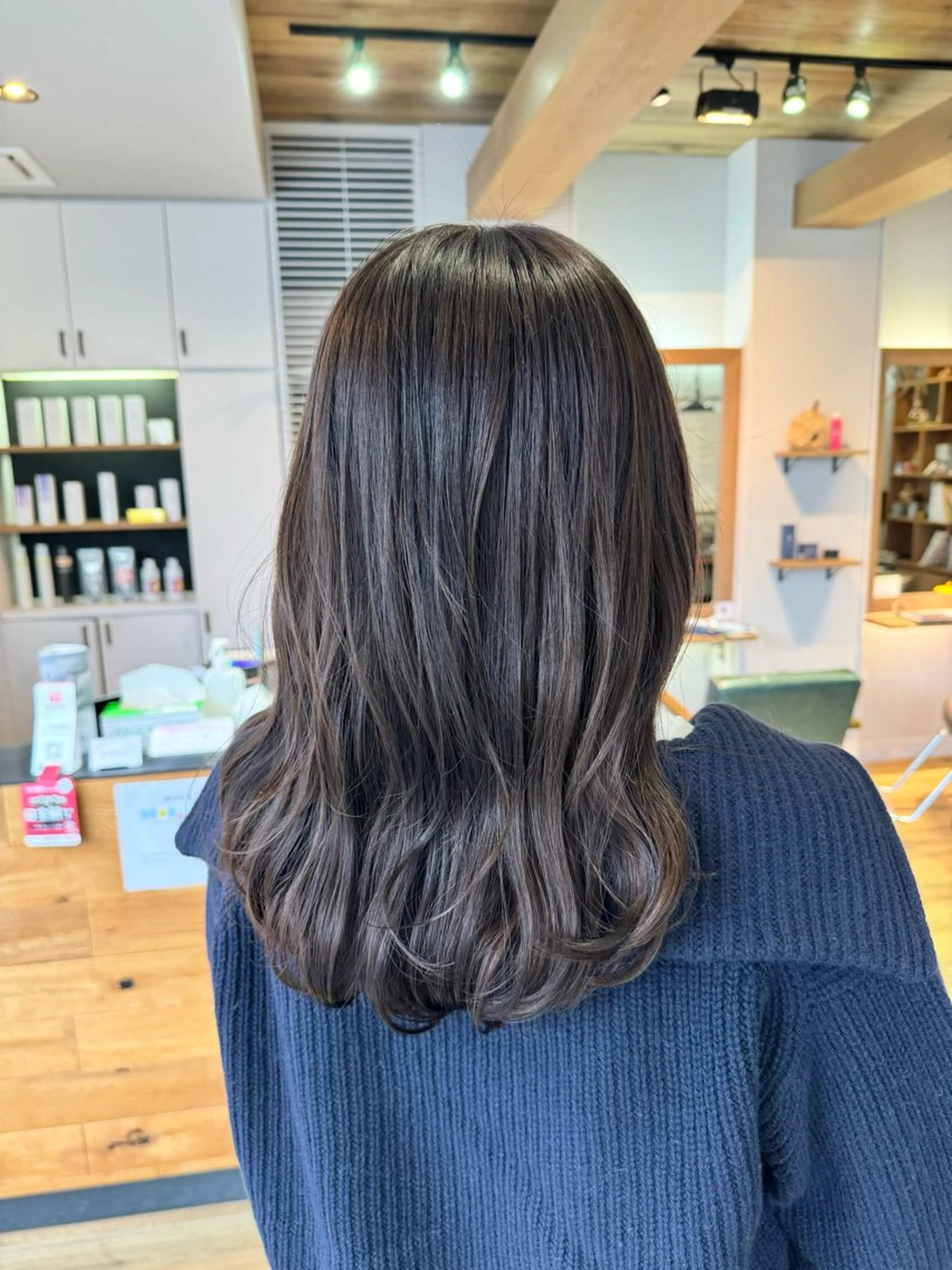 ロング カラー ブラウンカラー くすみブラウン ヘアカラー トリートメント ツキダテ ユイのヘアスタイル