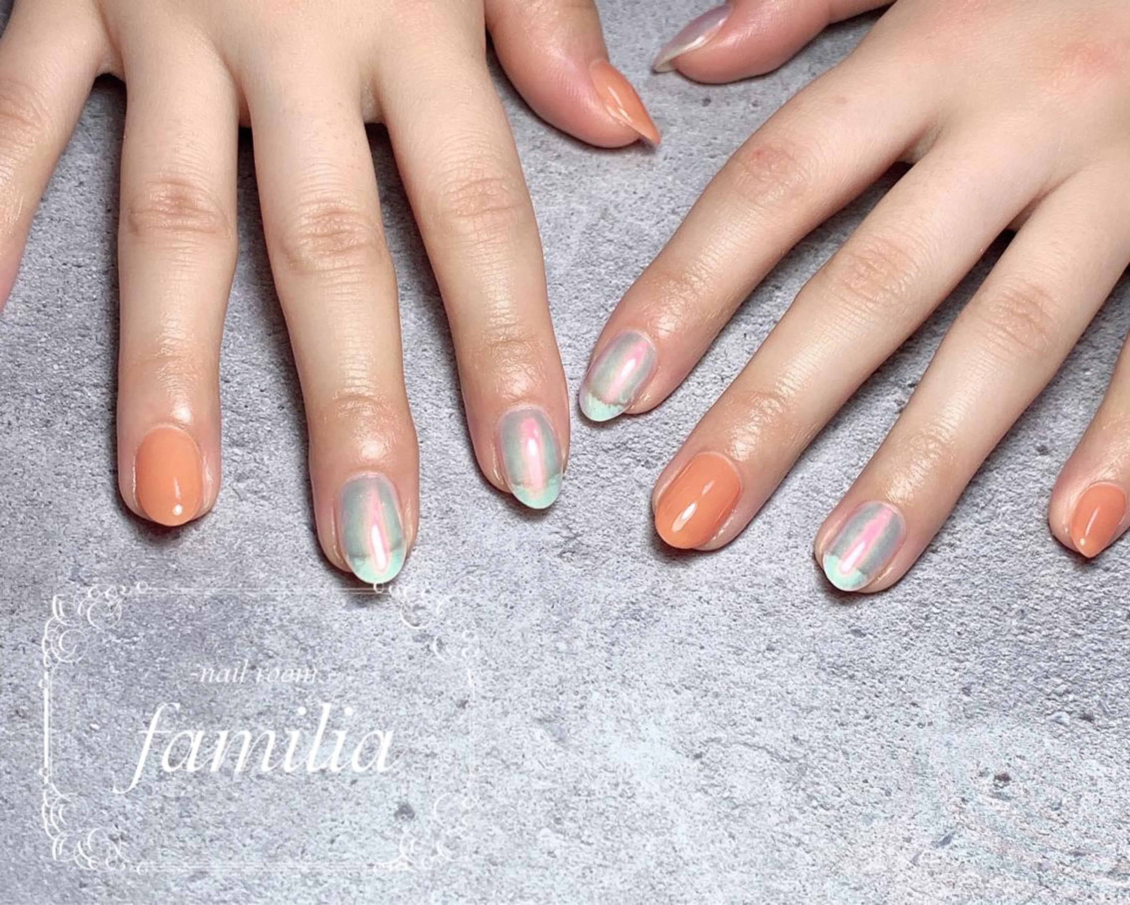 ネイル オーロラネイル ハンドネイル -nailroom- familiaのネイルデザイン
