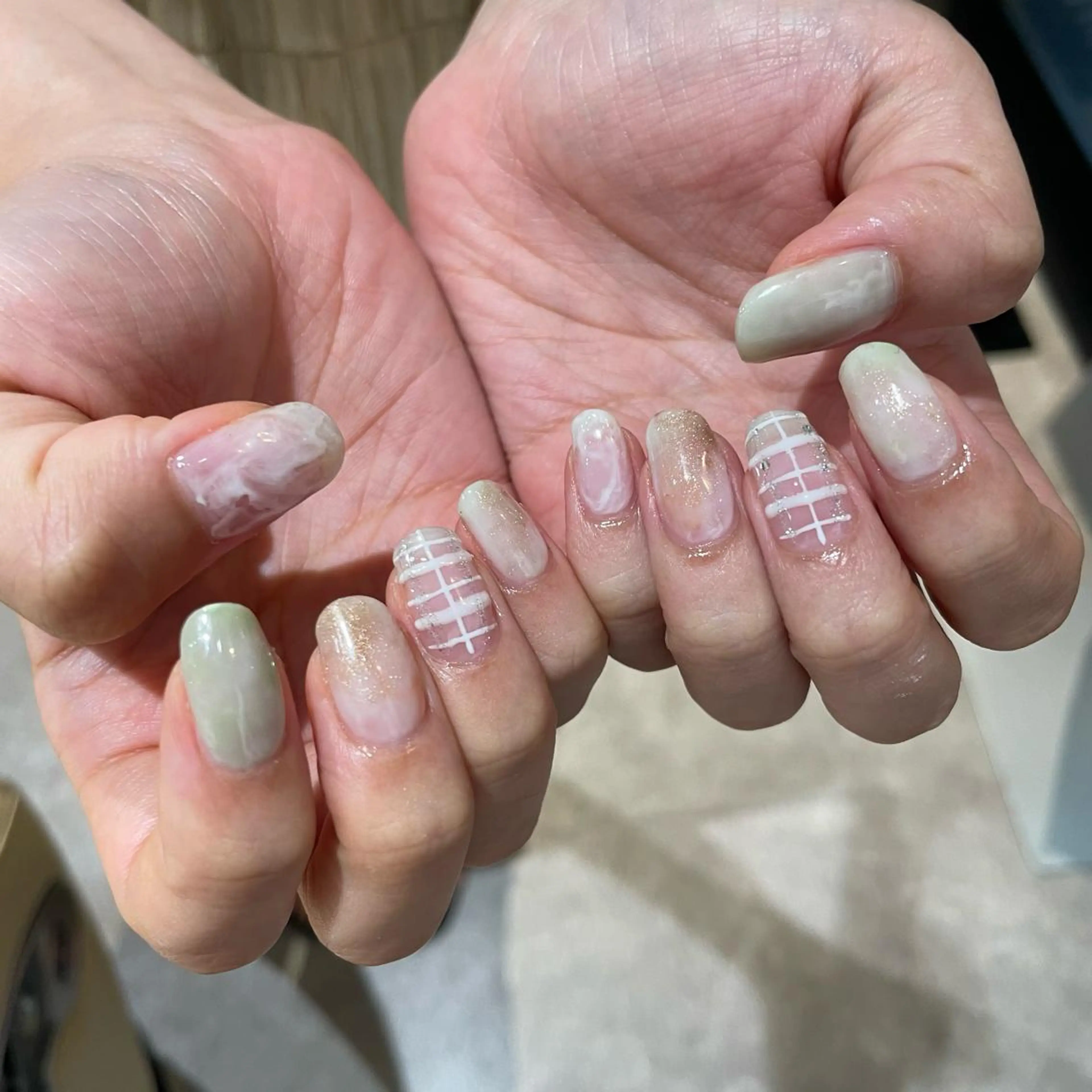 ネイル グリーン ニュアンスネイル ハンドネイル ハイトーン🦄ネイル 💞のぶちのネイルデザイン