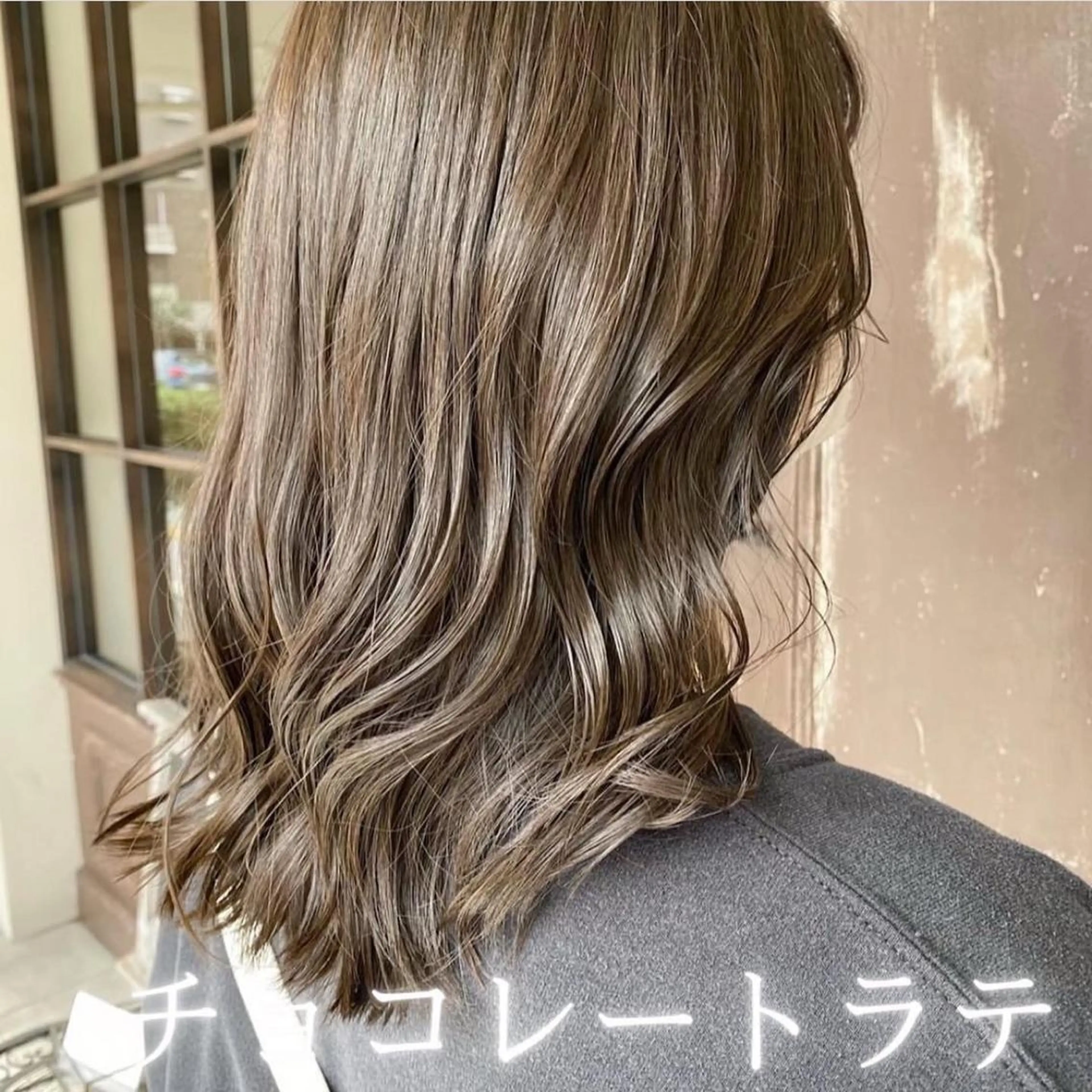 セミロング カラー アッシュ 透明感カラー グラデーションカラー ハイライトカラー インナーカラー 川越 輝梨奈のヘアスタイル