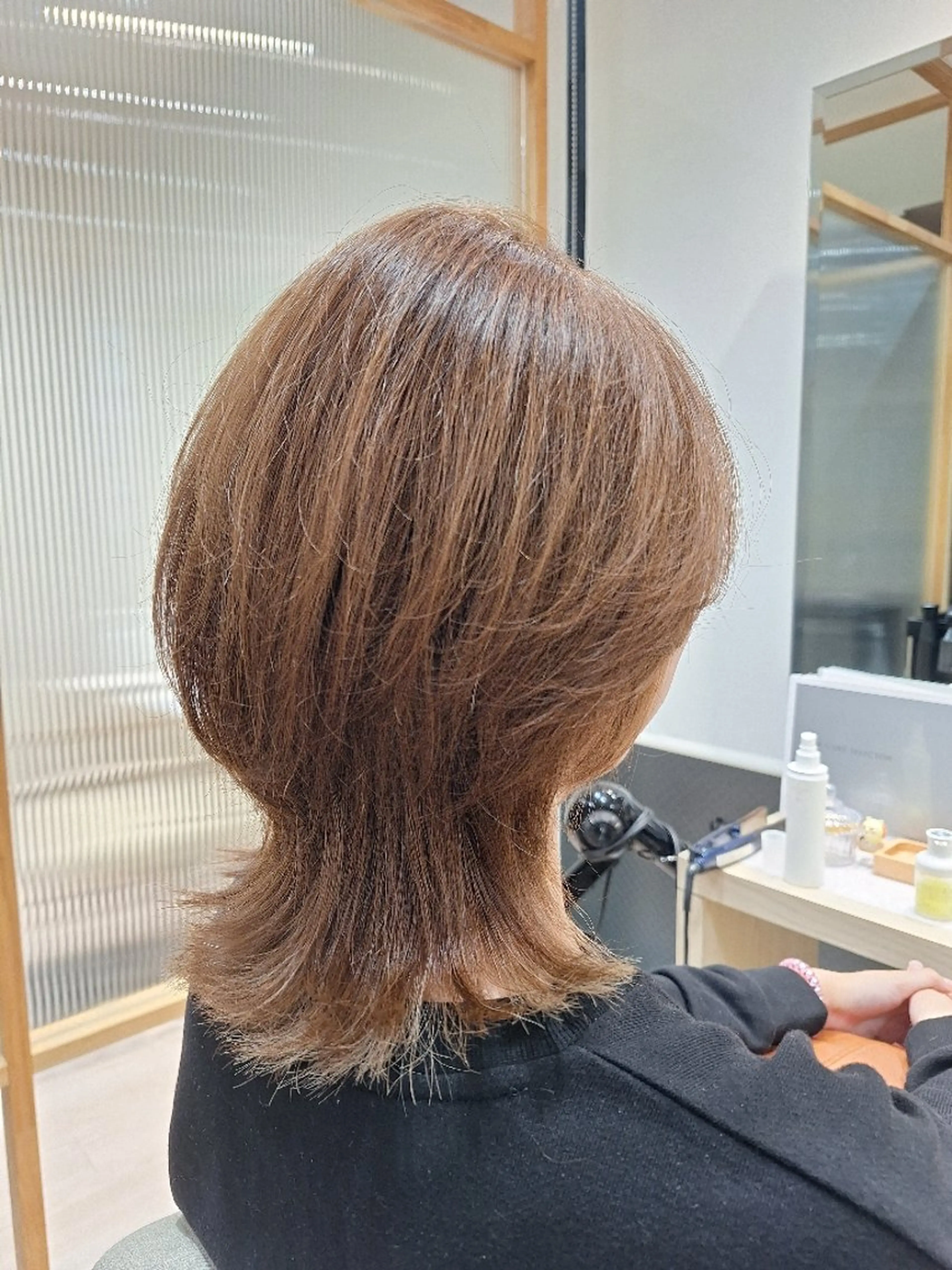 ミディアム 外ハネヘア ウルフカット カット 山田 一貴のヘアスタイル