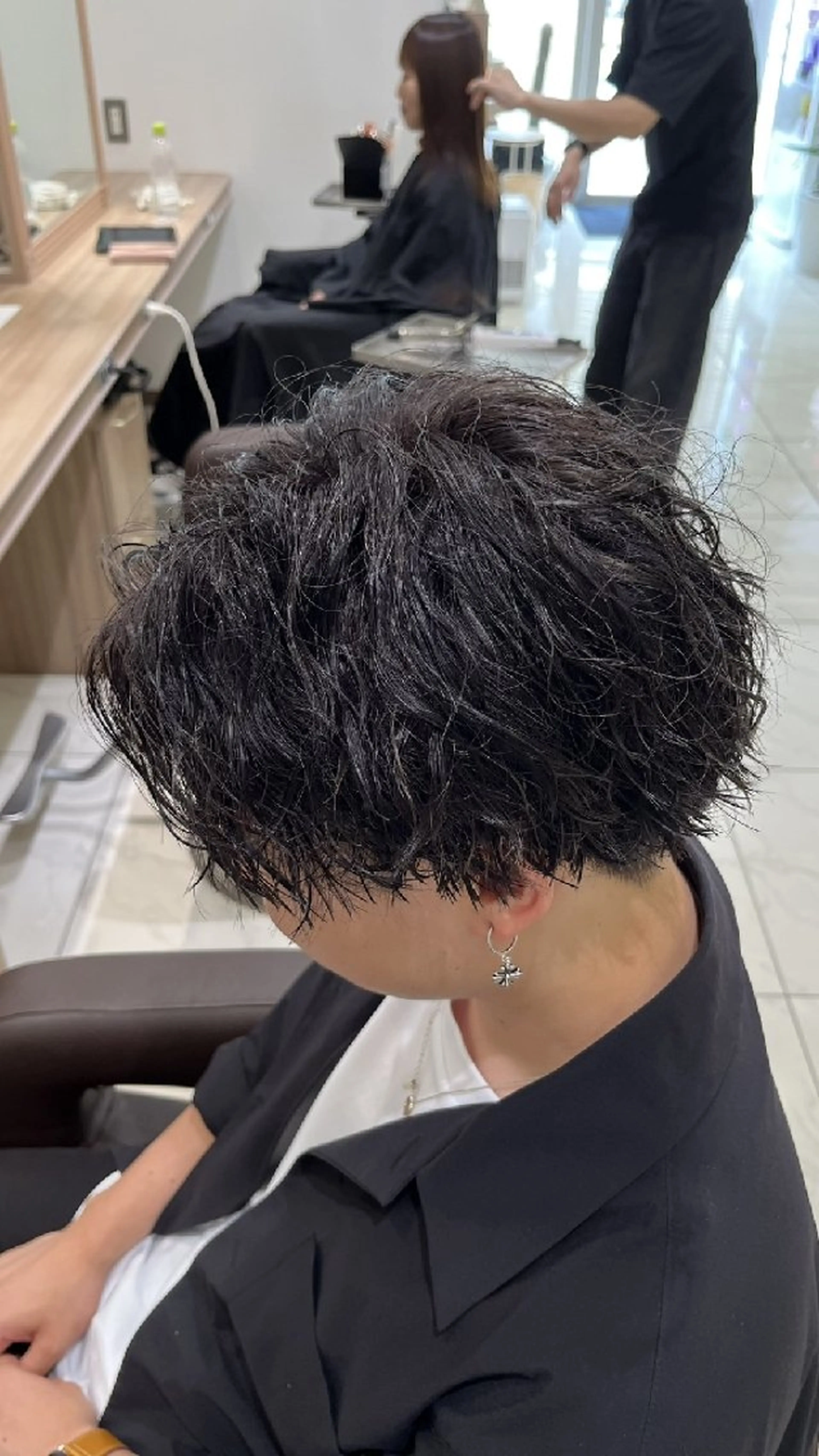 メンズ パーマ メンズブリーチ センターパート フェードカット フェザーパーマ マッシュ 【メンズ特化】 稲次結人のヘアスタイル