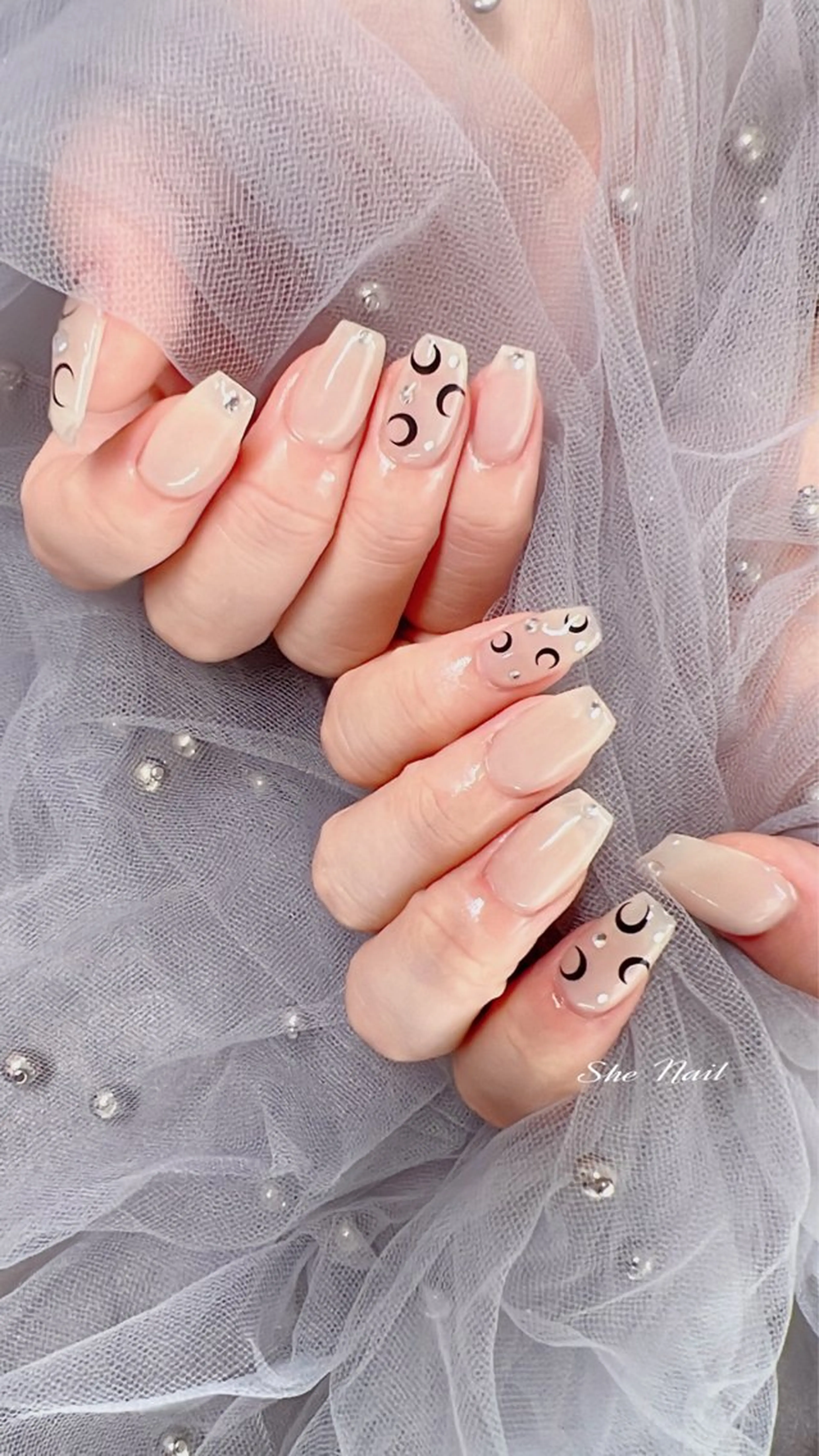 ネイル チークネイル 長さ出し フレンチネイル ハート キラキラネイル ハンドネイル She   Nail所属・ISA_ BELLAのネイルデザイン