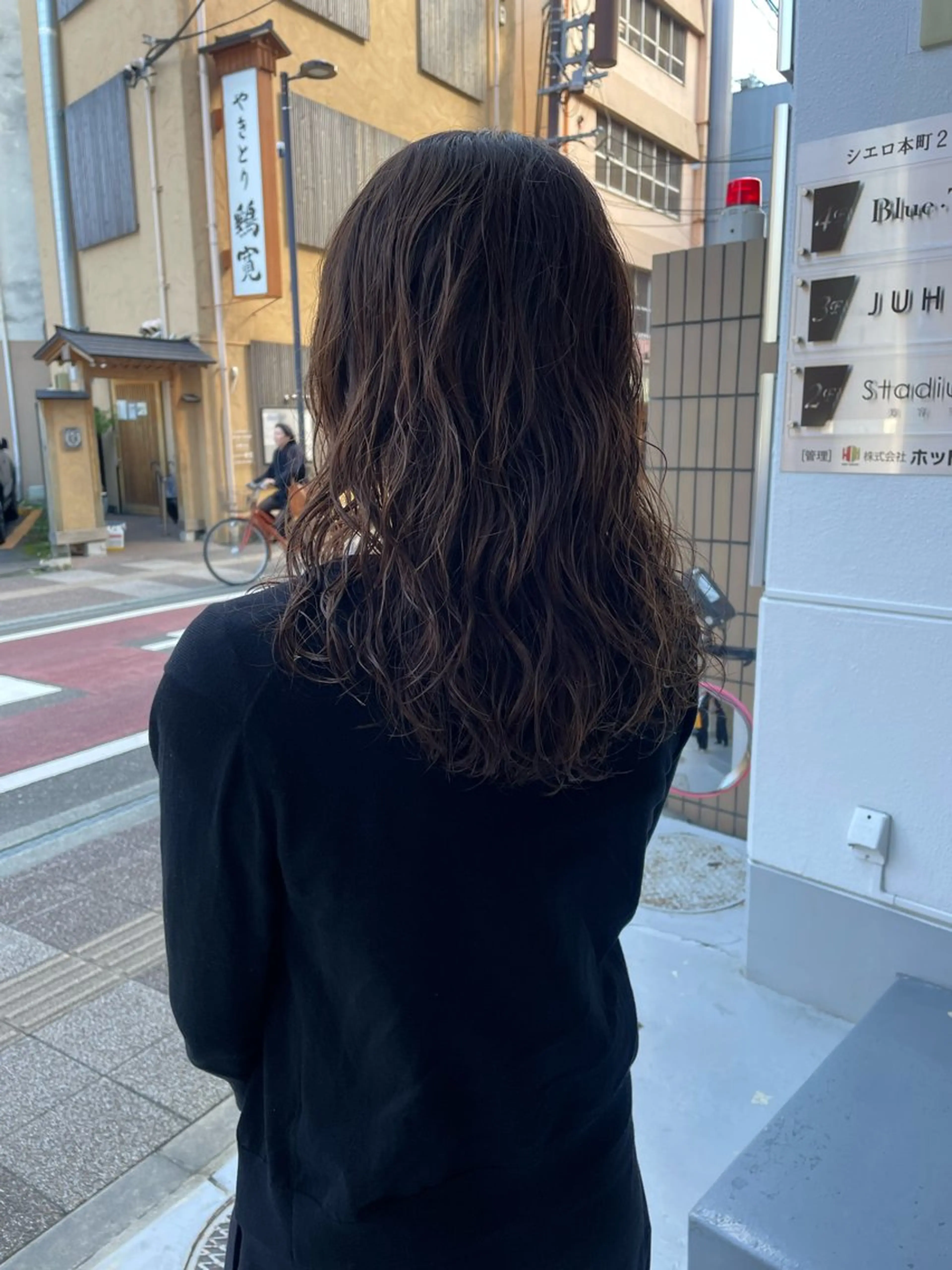 ミディアム 渥美 怜子のヘアスタイル
