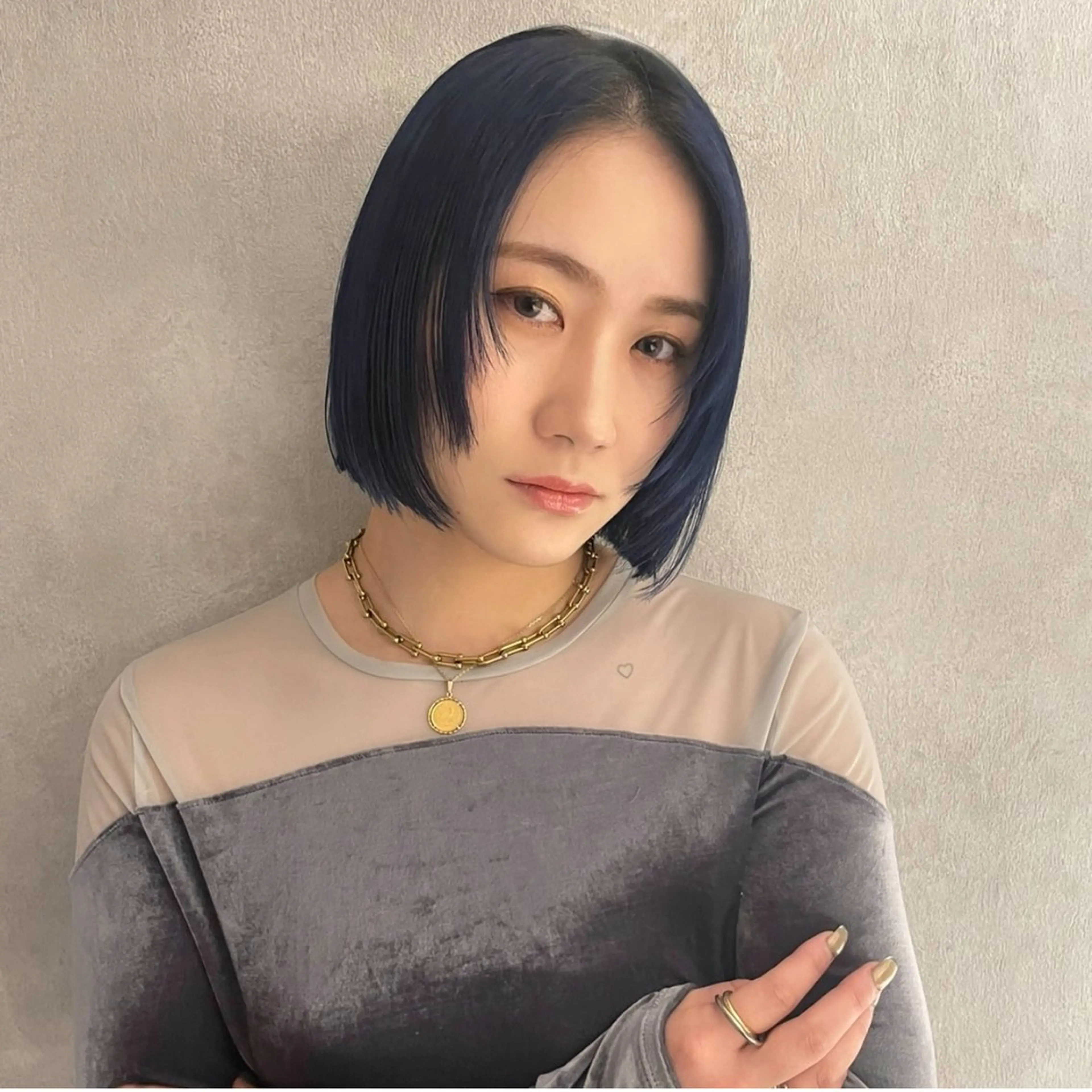 ショート カラー 切りっぱなしボブ ボブレイヤー ブリーチ ブルーカラー ハイトーンカラー カット ヘアカラー トリートメント ヘッドスパ ヘアセット GO TODAY シェアサロン 原宿Verno店所属・ブリーチ/髪質改善/ ボブ特化/よしきのヘアスタイル