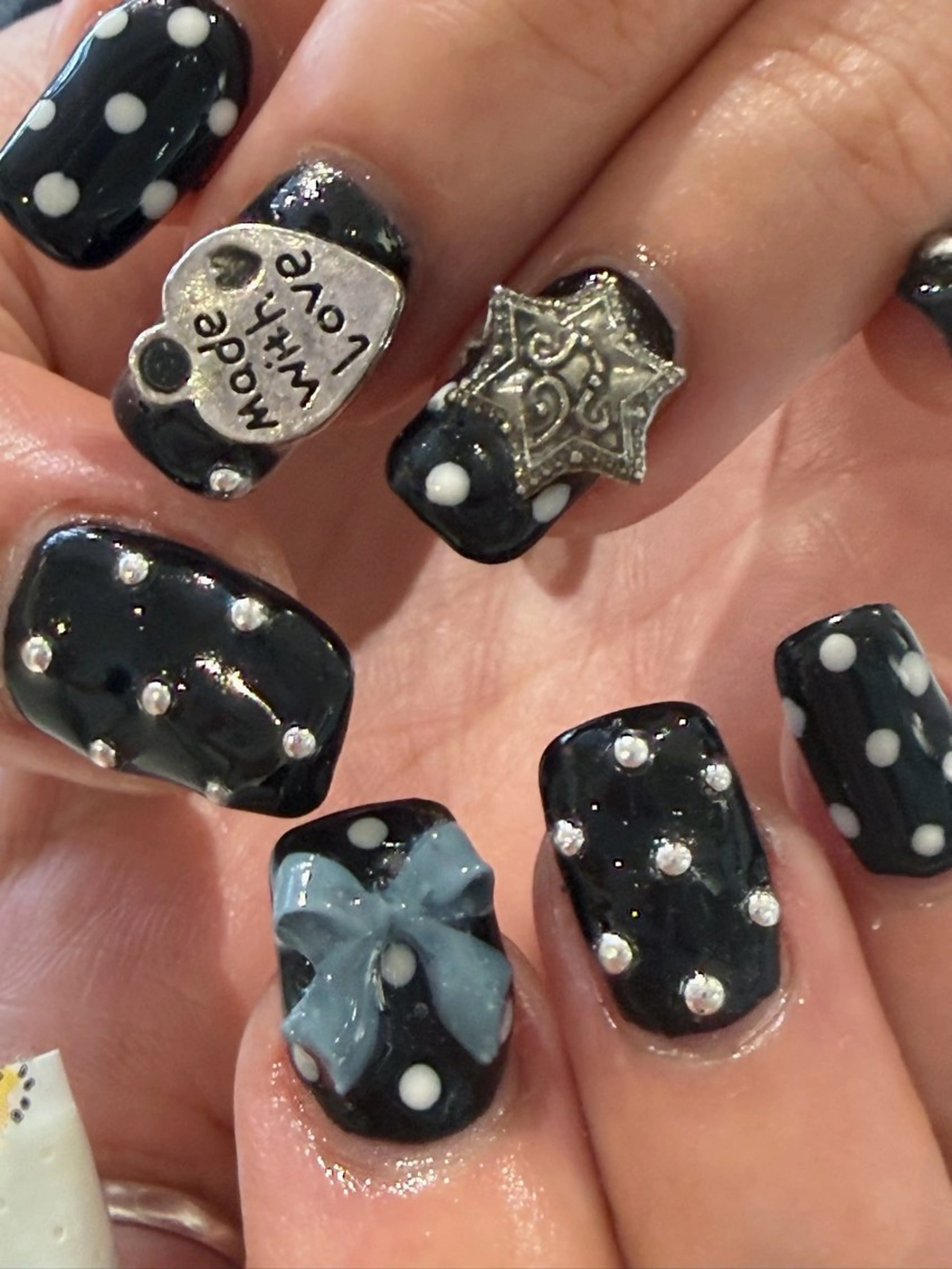 ネイル ハンドネイル ハンドケア ハイトーン/ハッシュ カット/senaのヘアスタイル