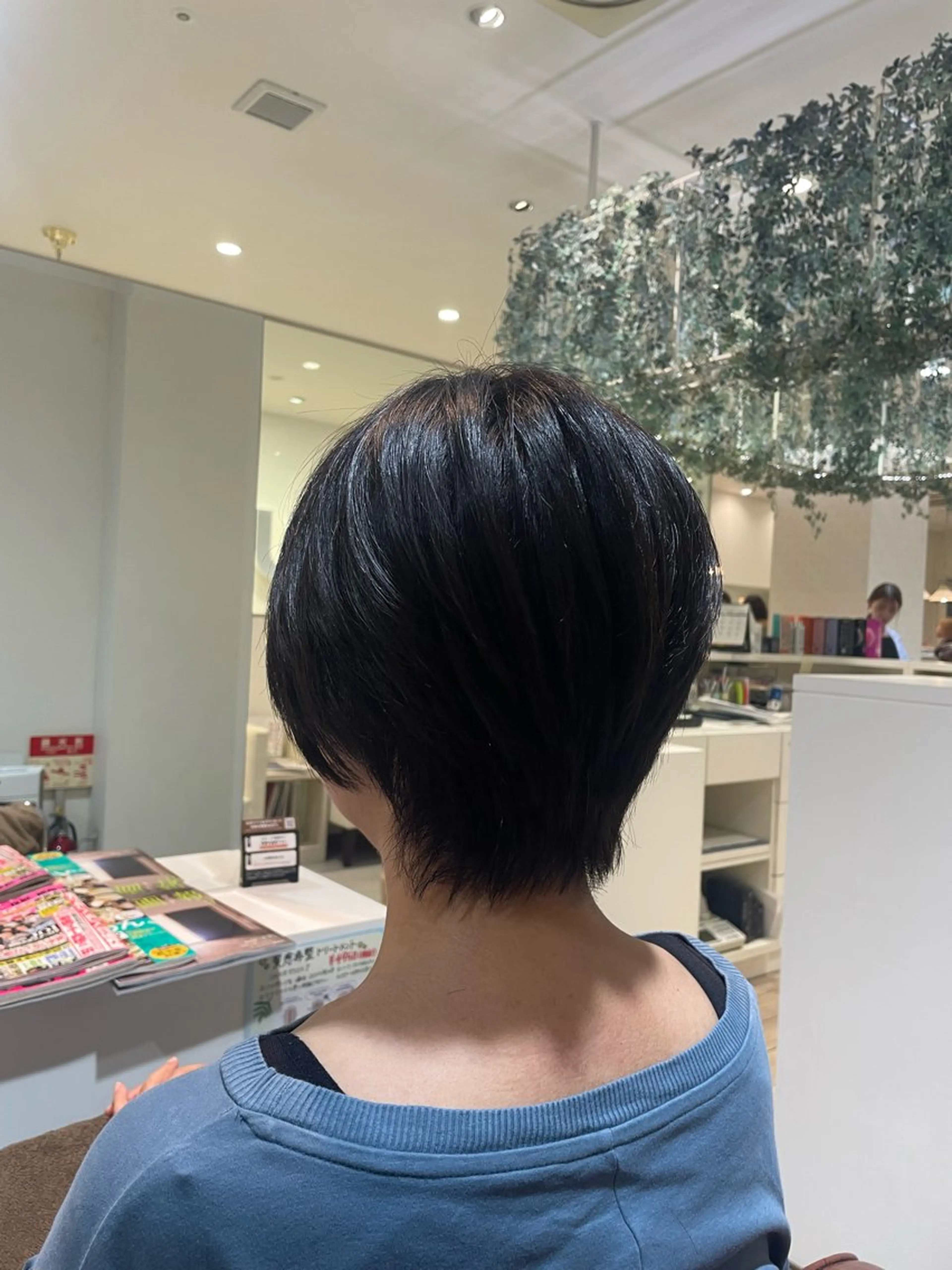 ショート カット ヘアカラー 平 真亜里のヘアスタイル
