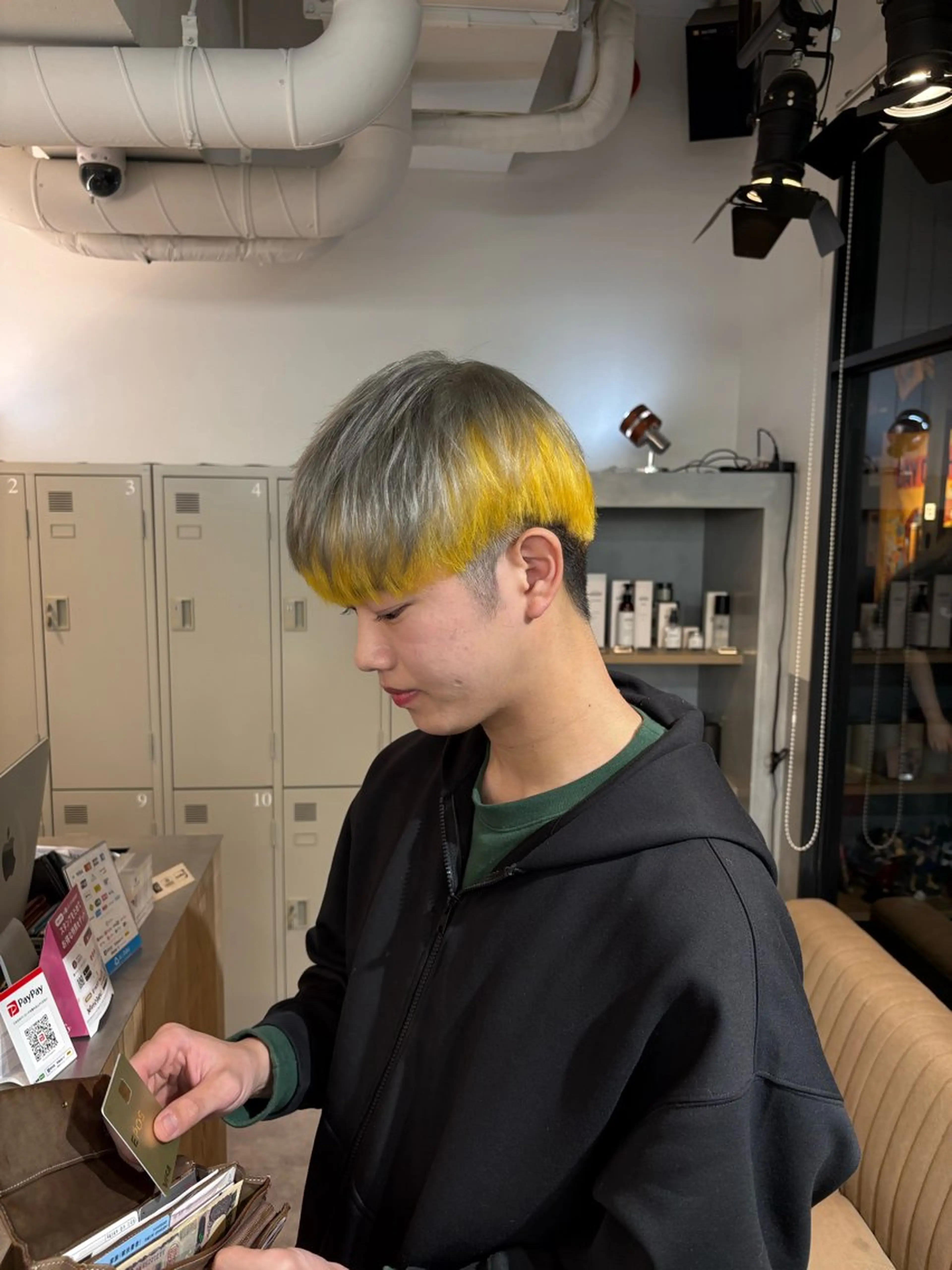 ショート ハイトーンケアカラー コト👱🏻‍♀️のヘアスタイル