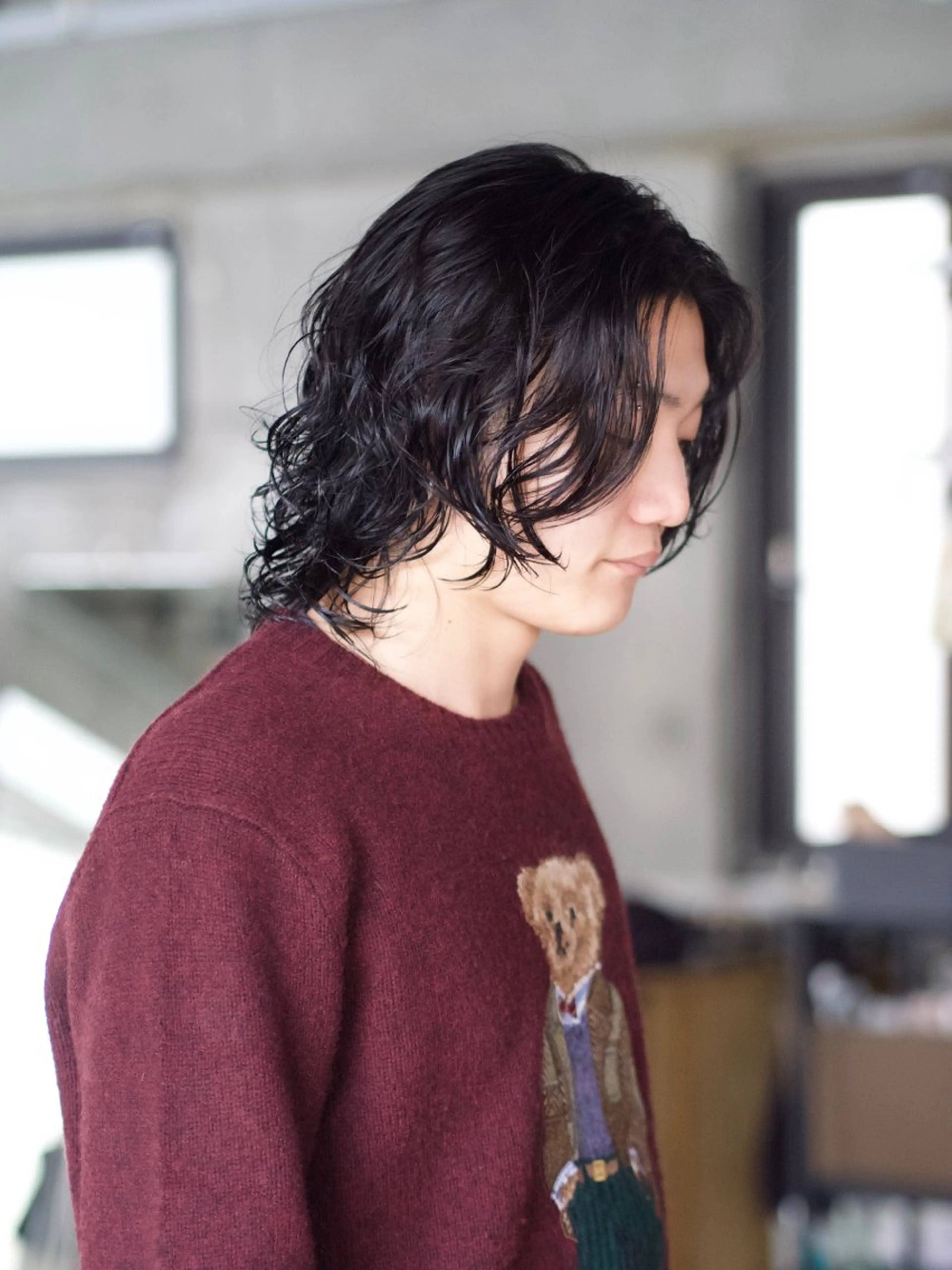 パーマ ウルフとデザイン カラーの神のヘアスタイル