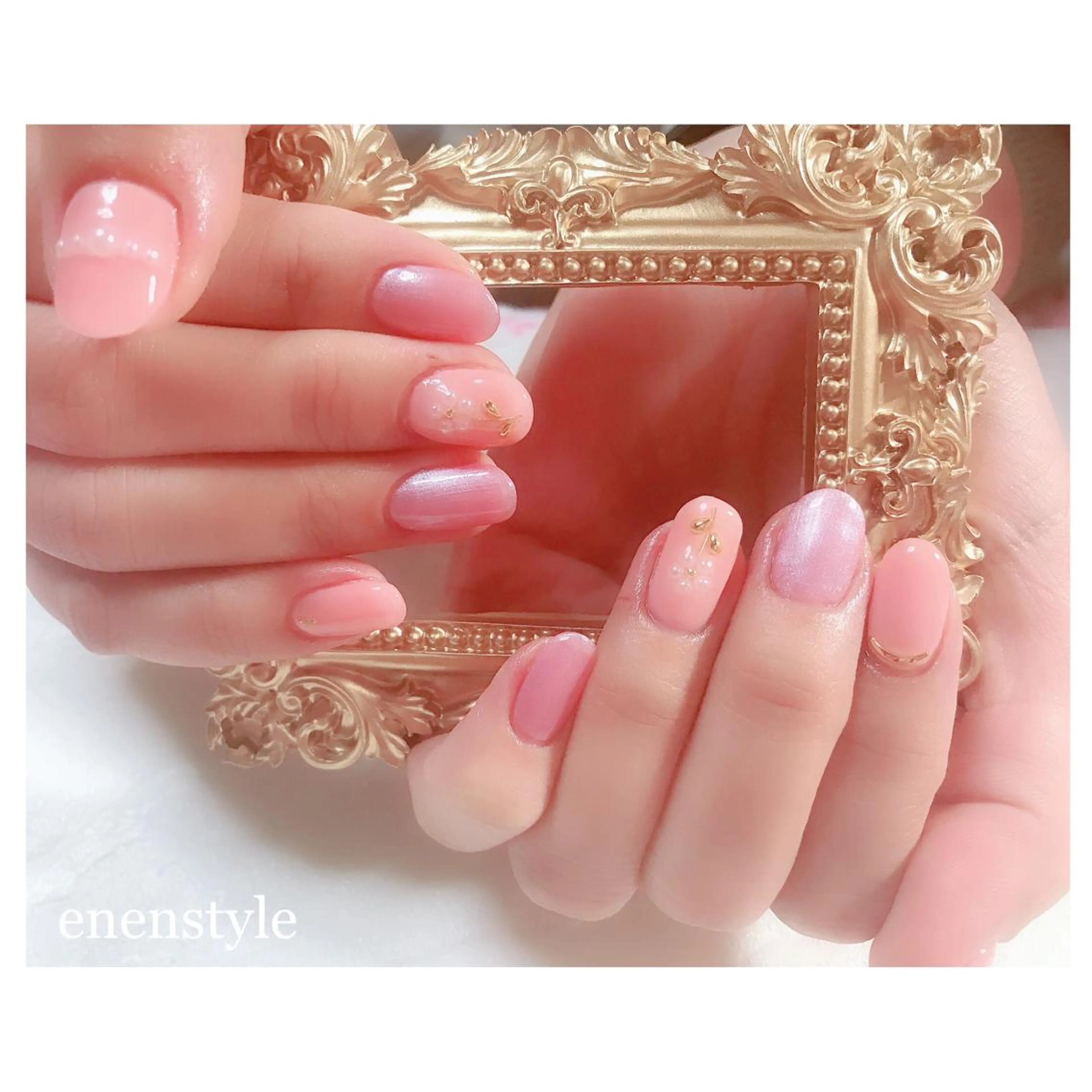 ミディアム ネイル フラワーネイル ジェルネイル ラメ(グリッター) ピンク ハンドネイル 👑enen style👑のネイルデザイン