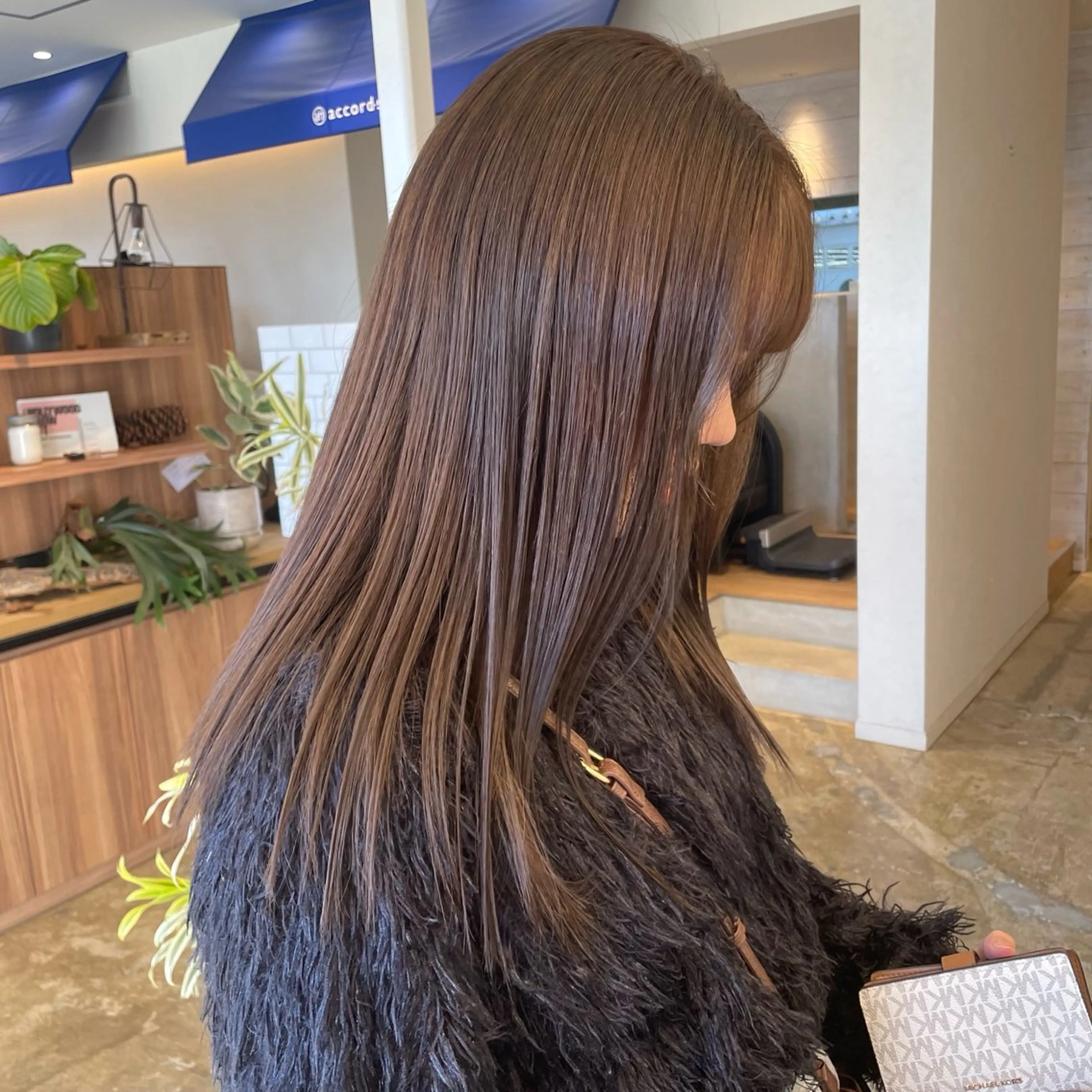 ロング ヘアカラー 小宮山 桃加のヘアスタイル