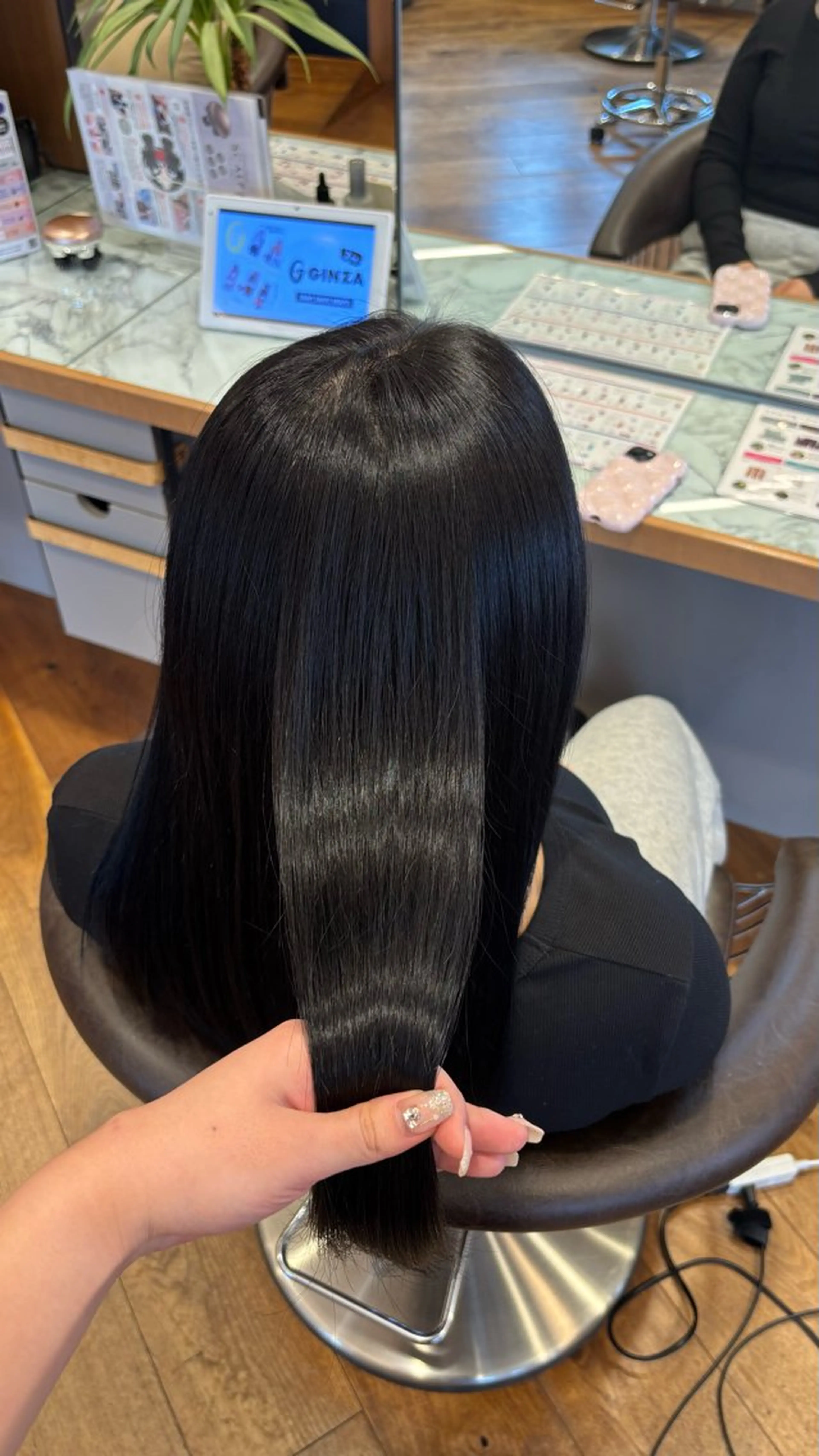 セミロング ヘアカラー 佐藤 帆桃のヘアスタイル