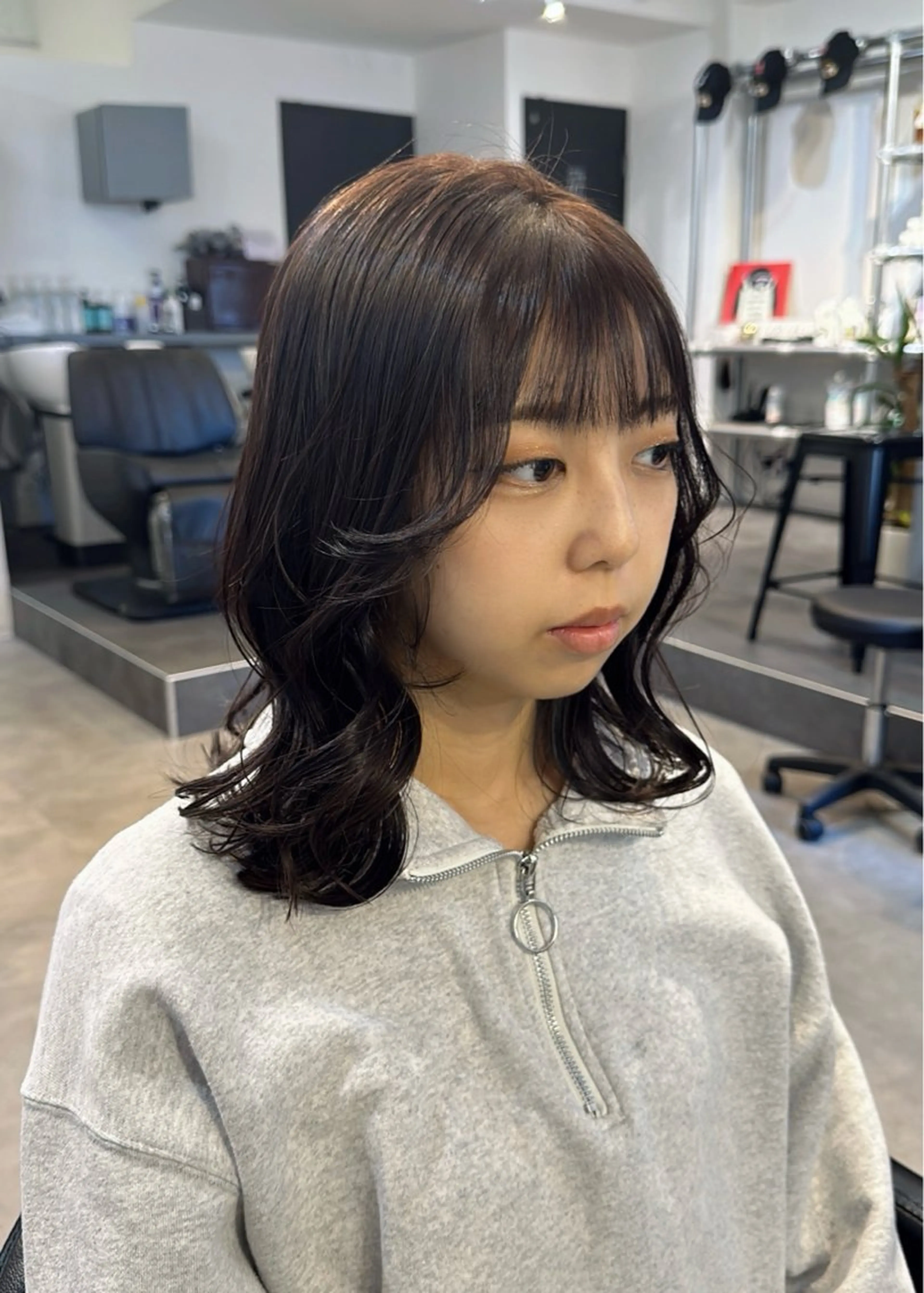 ミディアム カット ﾚｲﾔｰ/ﾊｲﾄｰﾝ WAKANAのヘアスタイル