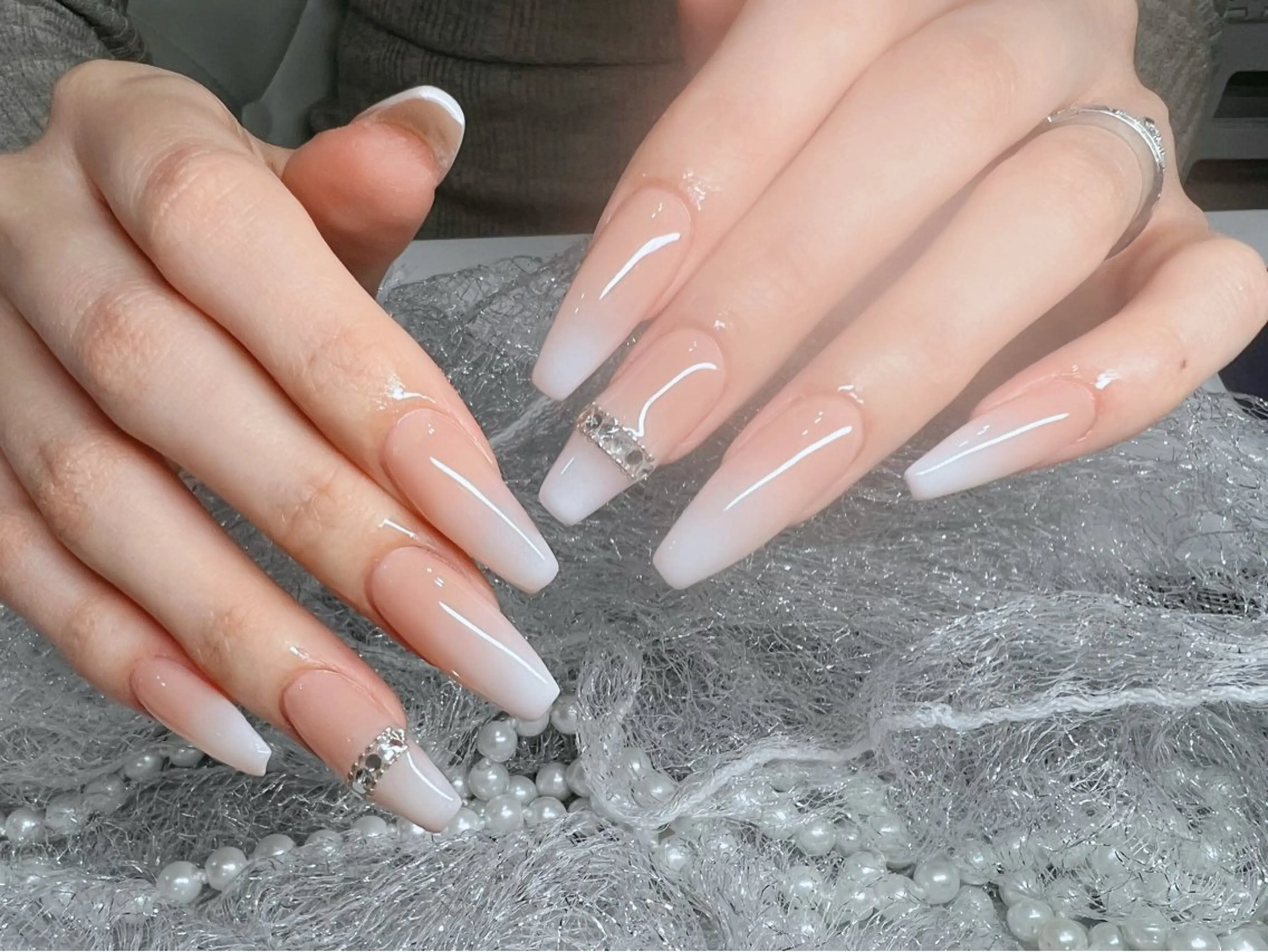 ネイル 長さ出し フットネイル フレンチネイル ジェルネイル 韓国ネイル ハンドネイル More Glam 池袋東口店のネイルデザイン