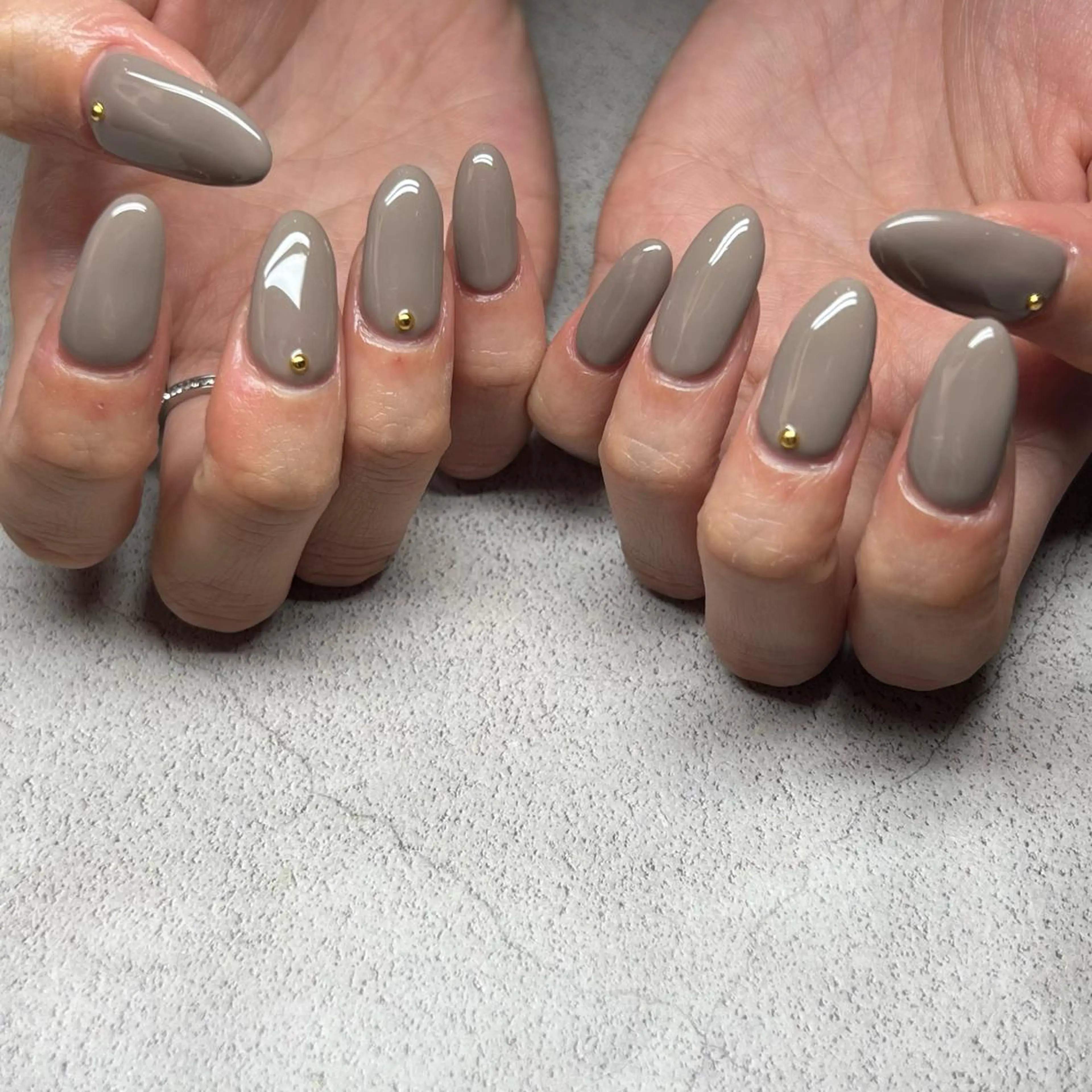 ネイル ブラウン ハンドネイル 𝐫𝐚𝐢 𝐧𝐚𝐢𝐥の眉毛・アイブロウイメージ