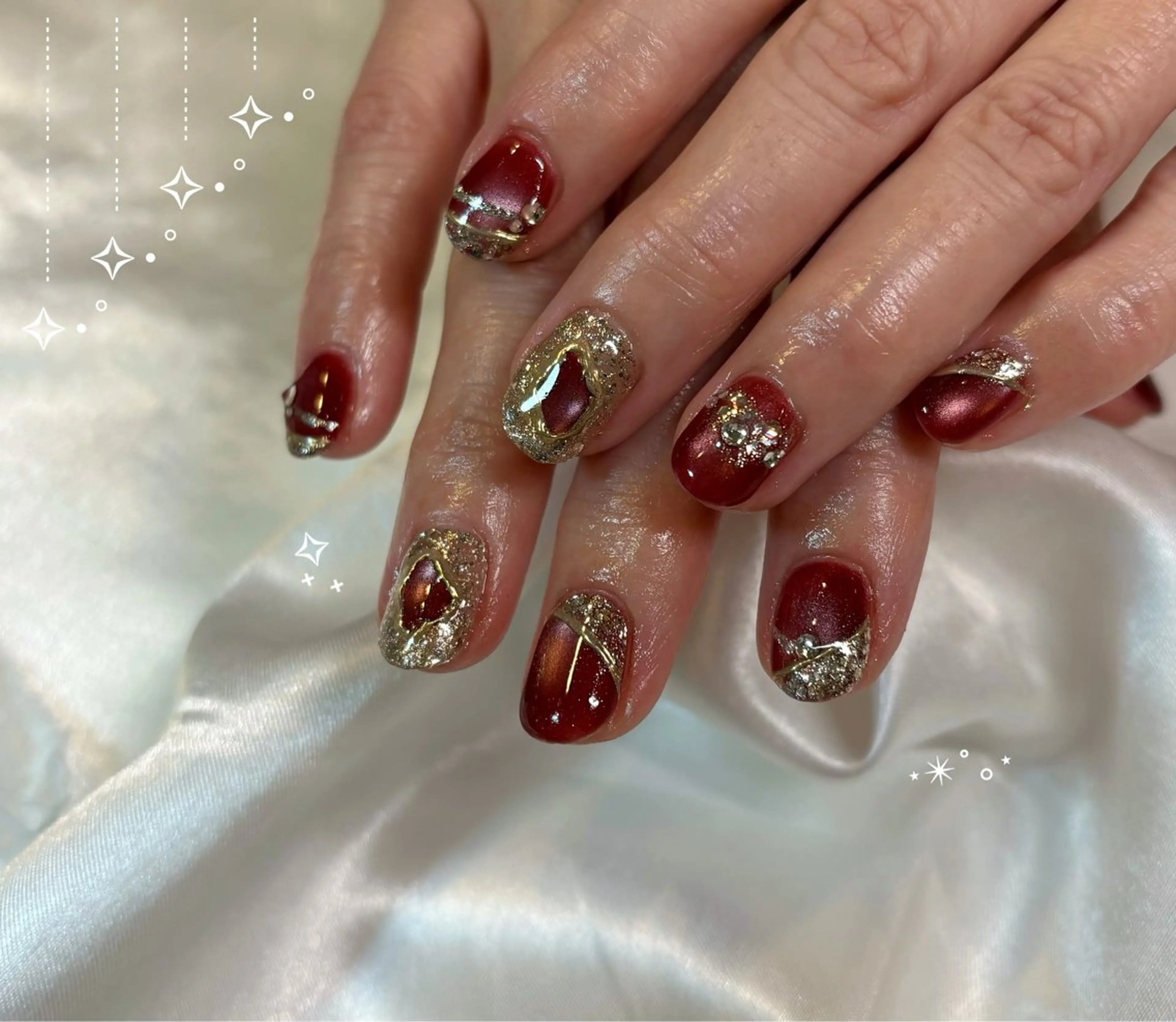 ネイル キラキラネイル マグネットネイル 赤色 ショートネイル Chat　noir所属・【chatnoir】 MIYUのネイルデザイン