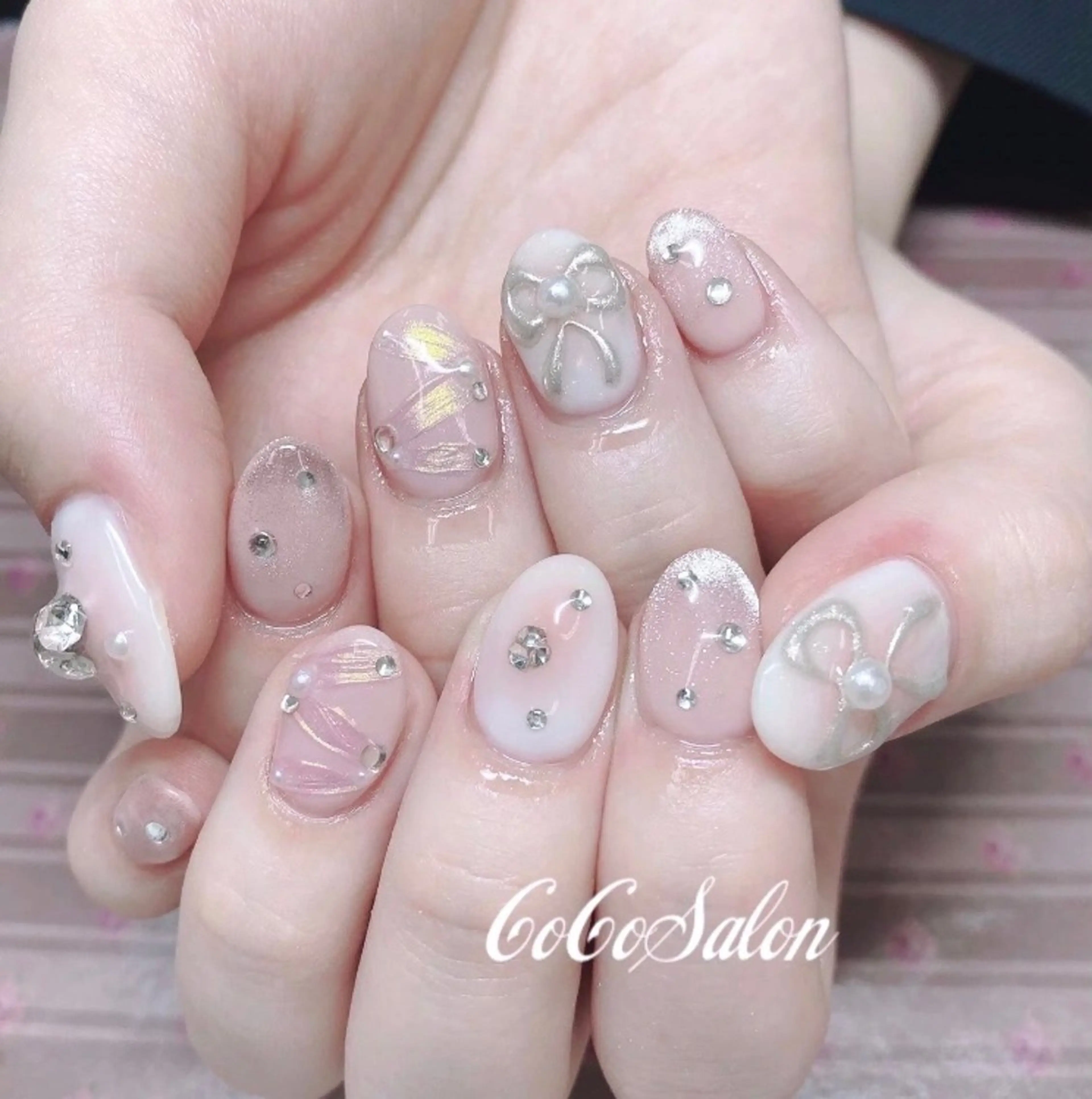 ネイル チークネイル ジェルネイル 韓国ネイル マグネットネイル リボン CoCo Salon ネイル/睫毛/脱毛のネイルデザイン