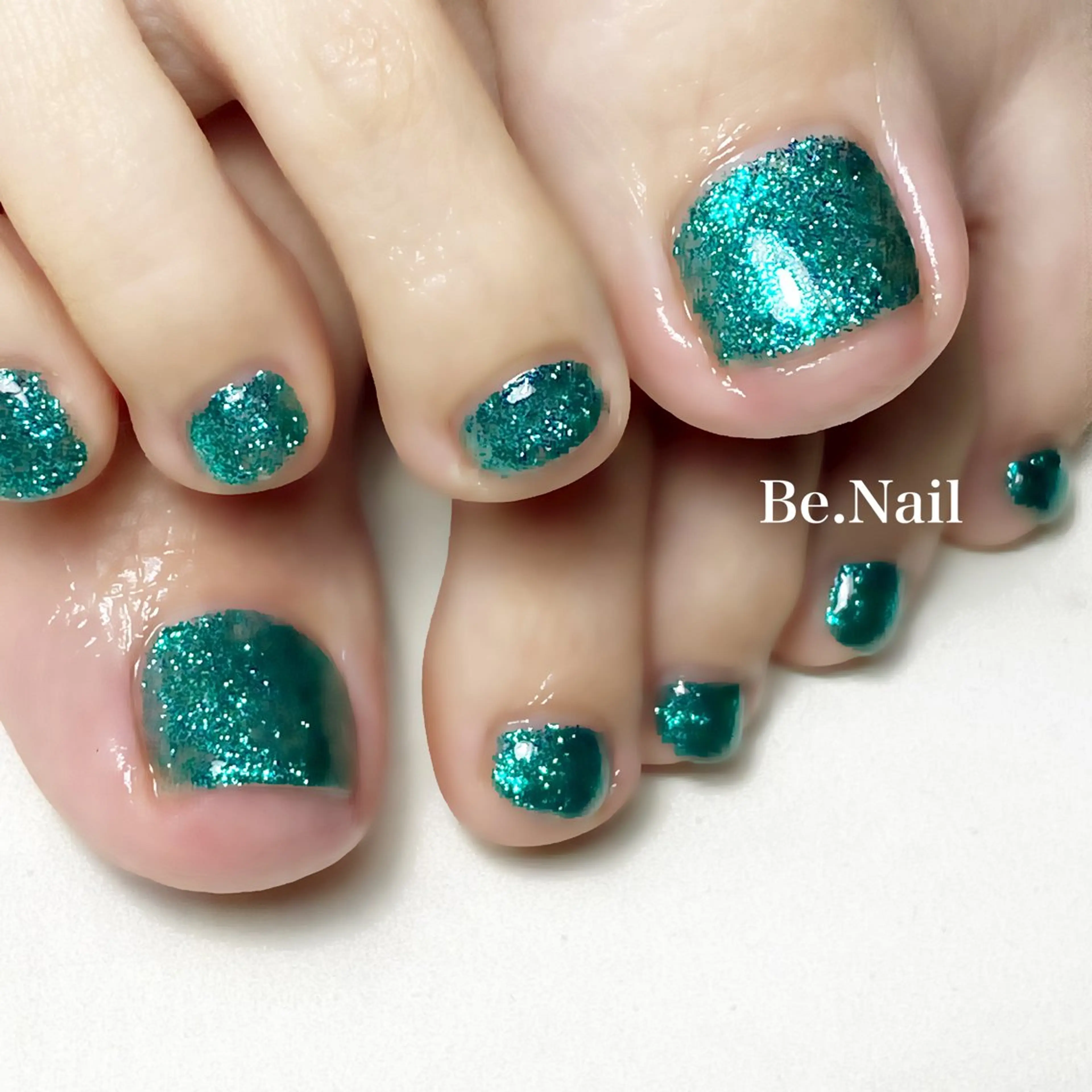 ネイル フットネイル ジェルネイル ラメ(グリッター) ワンカラーネイル シンプルネイル Be. Nailのネイルデザイン