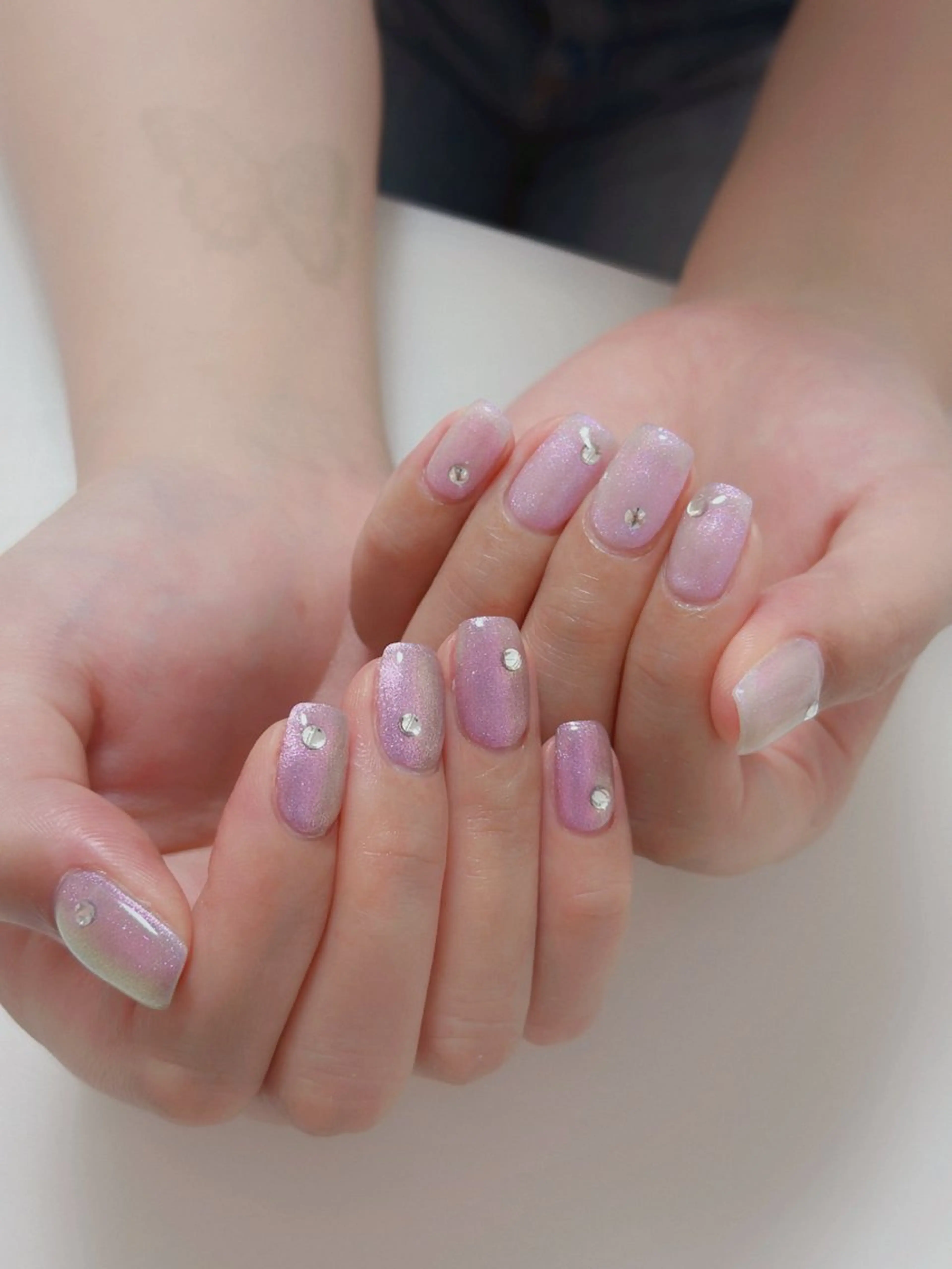 ネイル オーロラネイル 長さ出し フットネイル ラメ(グリッター) ラメグラデーション ハンドネイル 👍thumbs up nail👍のネイルデザイン