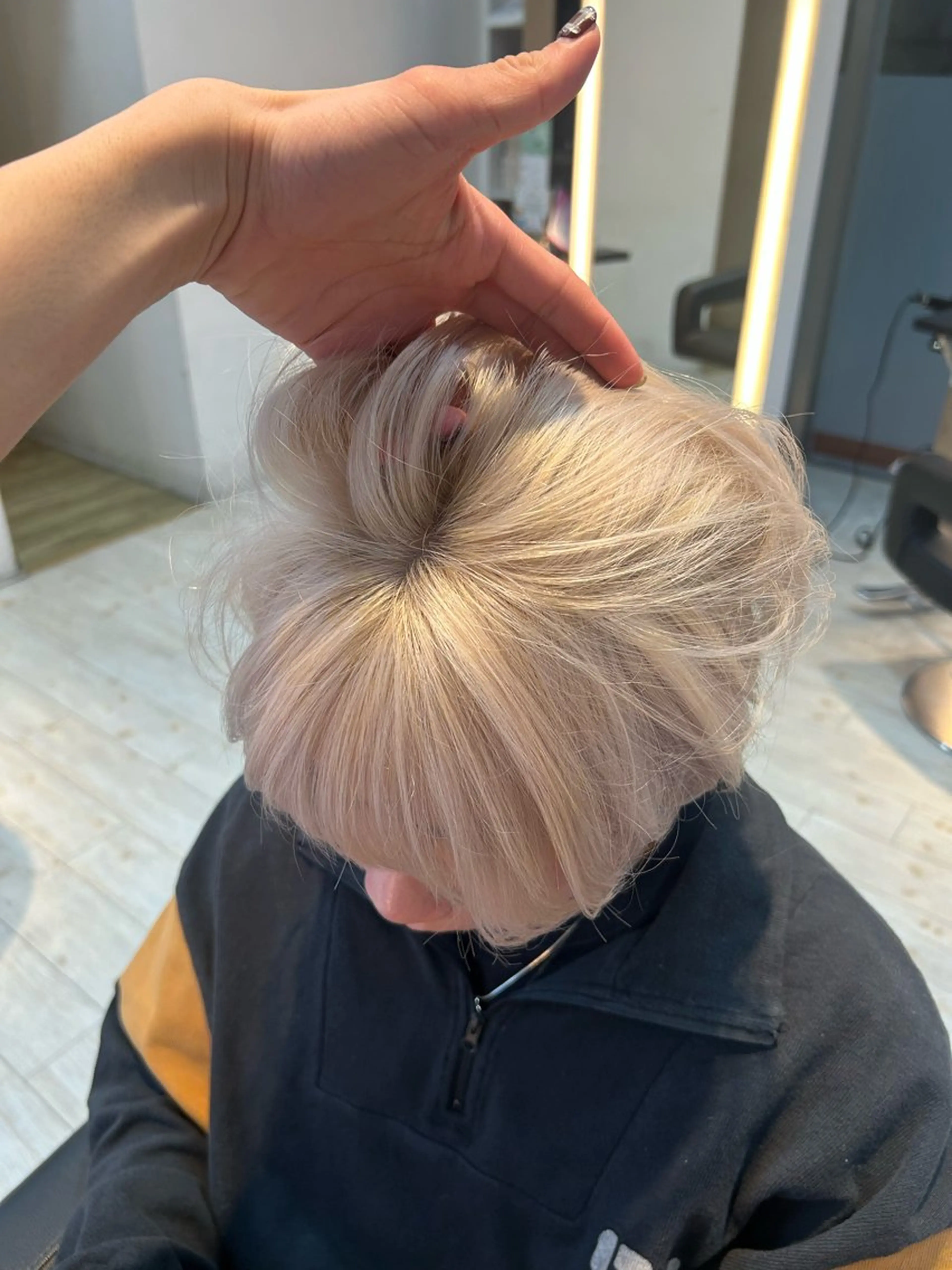 カラー メンズ メンズブリーチ ブリーチ カット ヘアカラー トリートメント 有働由良／ハイトーン ／韓国メンズヘアのヘアスタイル