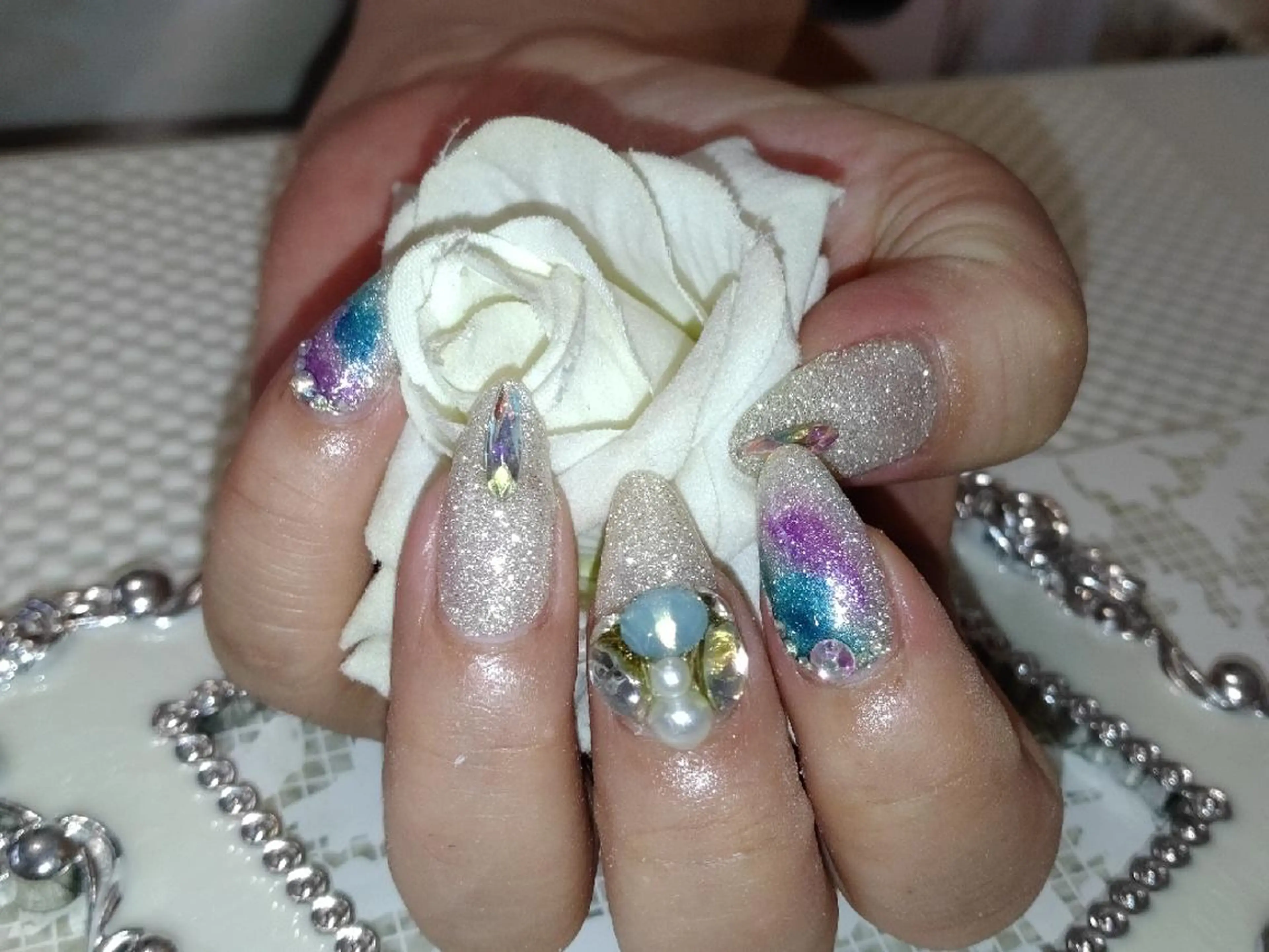 ネイル エステとネイル ローズコンフォートのネイルデザイン