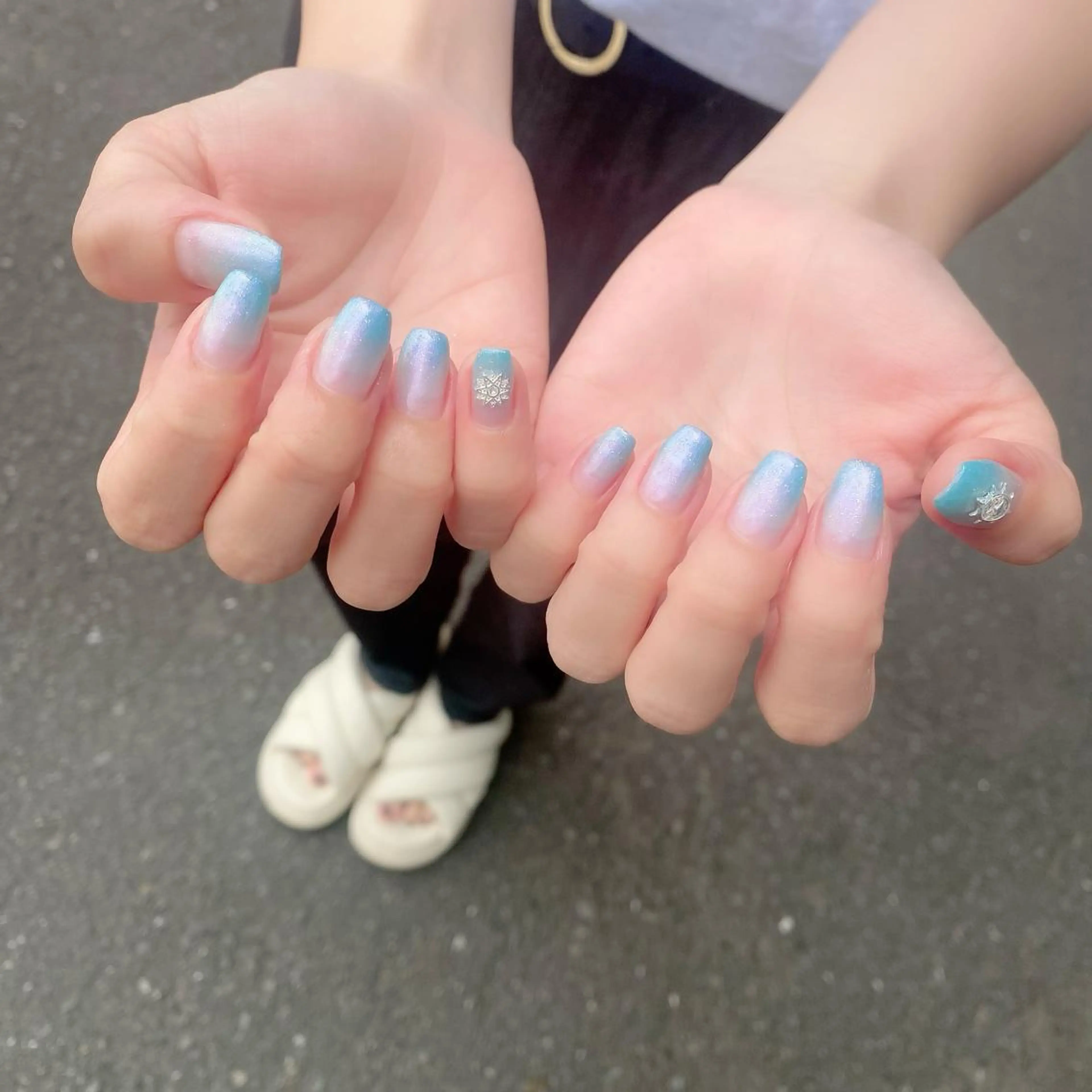 ネイル ブルー グラデーション シルバー 夏ネイル ハンドネイル Salon Ｋのネイルデザイン