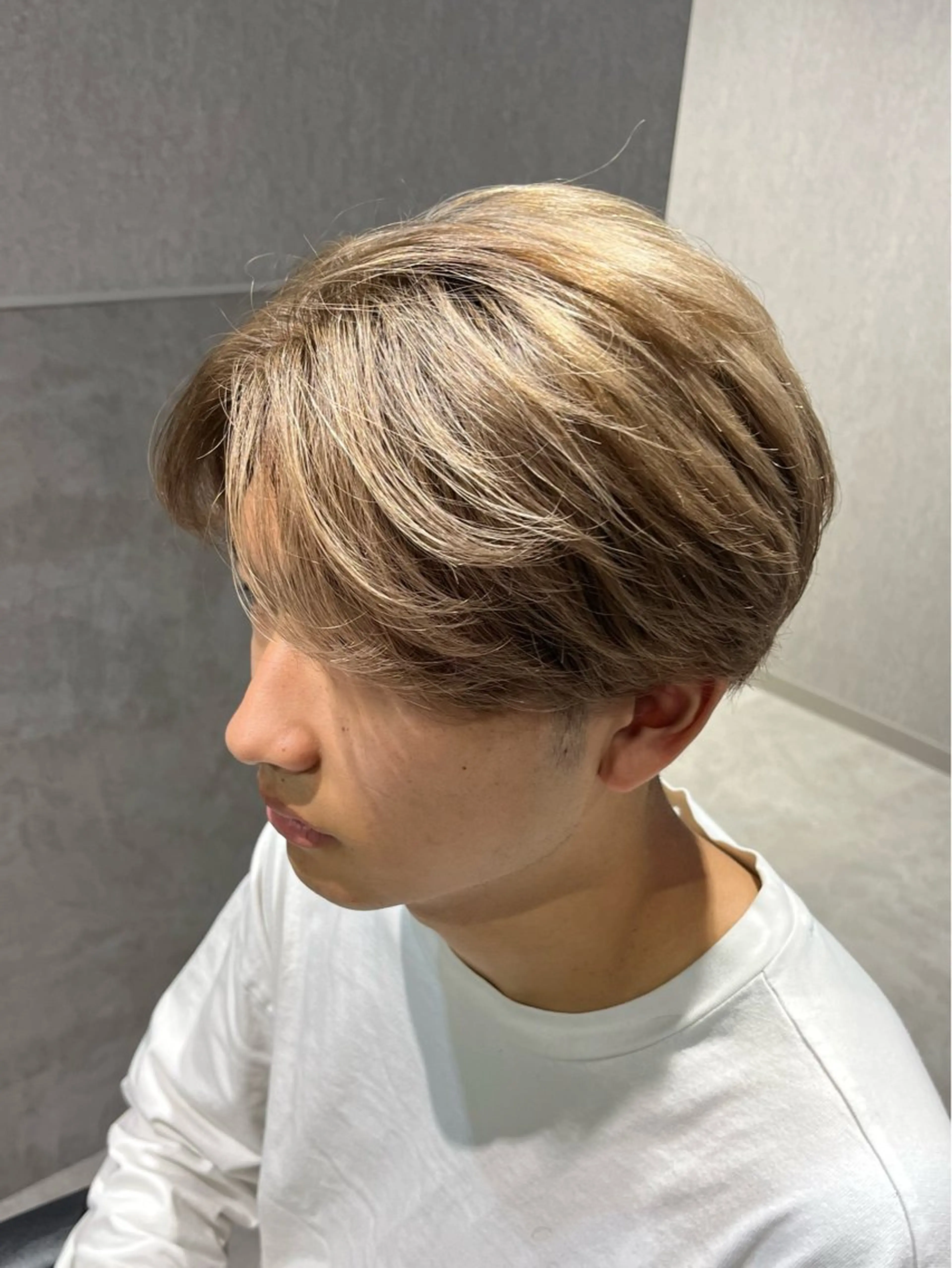 ショート カラー パーマ メンズ メンズパーマ ベージュカラー ミルクティーベージュ ニュアンスパーマ カット ヘアカラー トリートメント 【センターパート/ マッシュ】ryokaのヘアスタイル