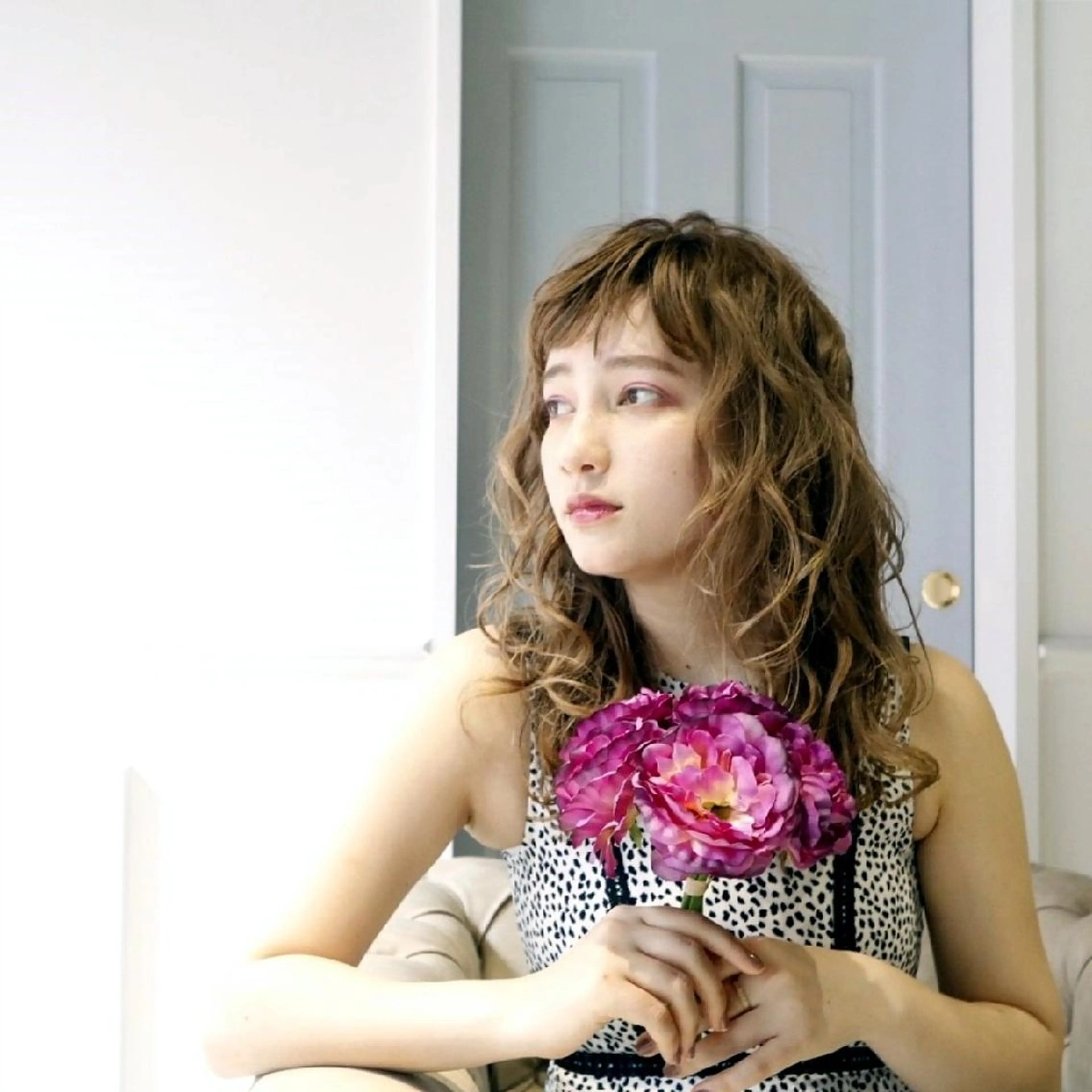 セミロング カラー パーマ ブルーカラー ブルージュ 透明感カラー ダブルカラー グレージュ ショート、ボブ 白髪ぼかし高橋潤一のヘアスタイル